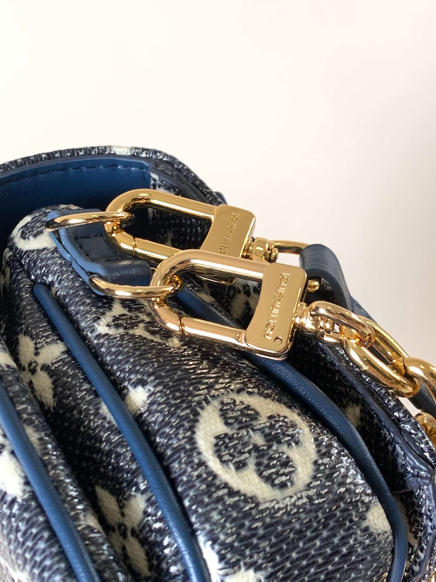 Louis Vuitton Pochette Métis East West bag Blue Denim Monogram Canvas M22834  High
