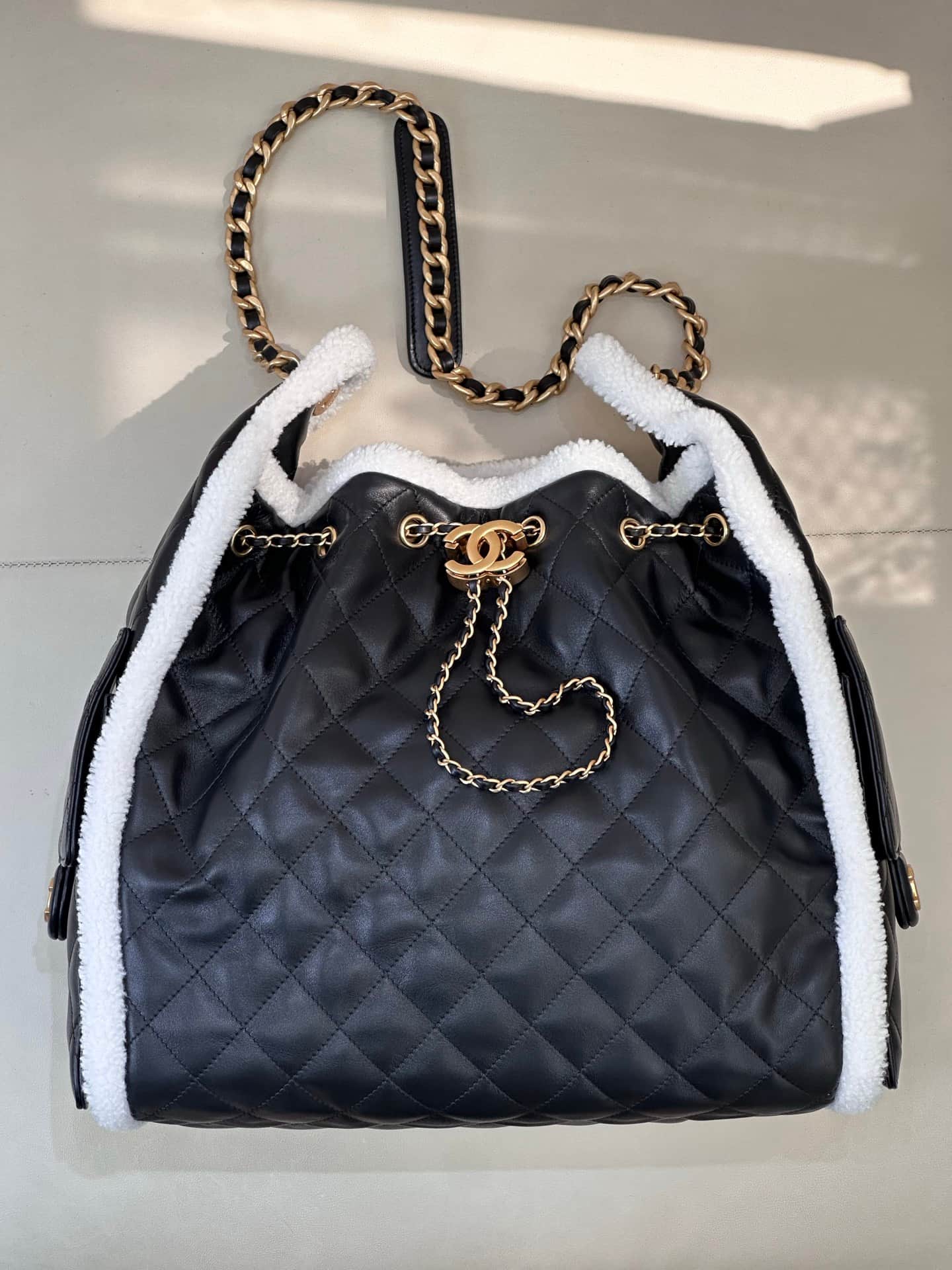 Chanel 25 Medium Hobo handbagAS5311 Suede &Shearling &Gold-tone Metal Black TOP