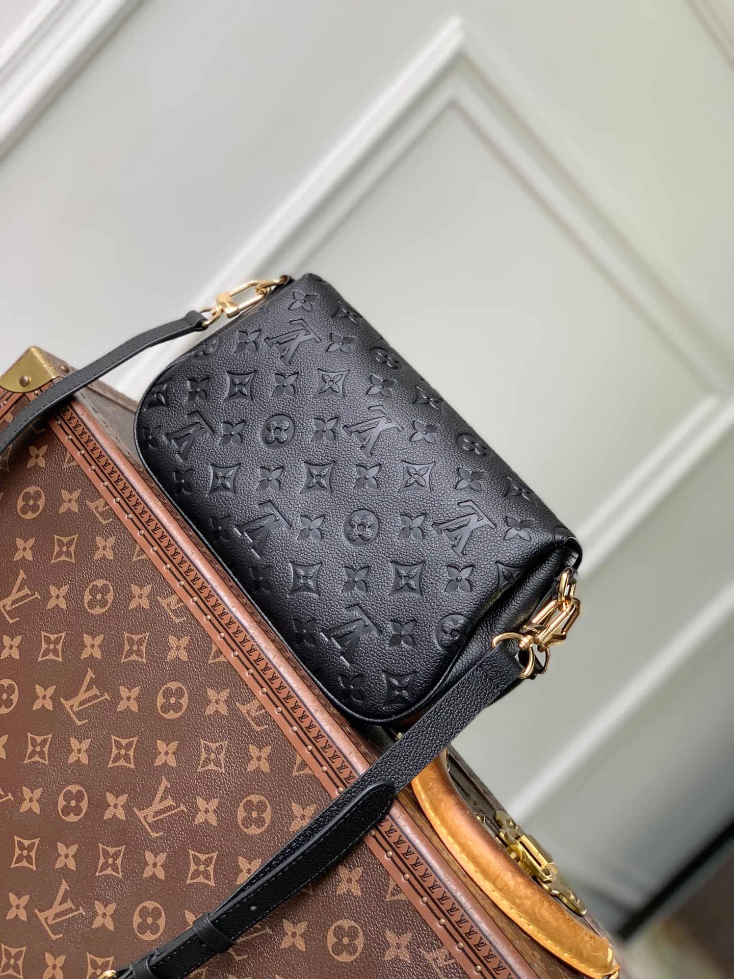 Louis Vuitton Pochette Métis Soft Black Cowhide leather M29783 High
