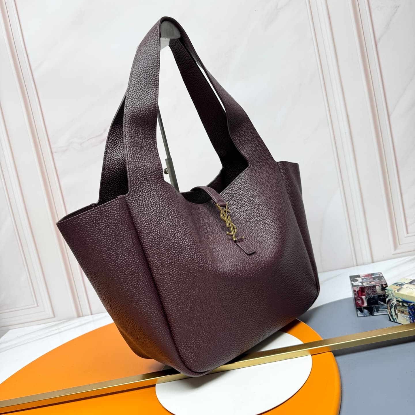LE 5 À 7 BEA in grained leather 763435 RAISIN High