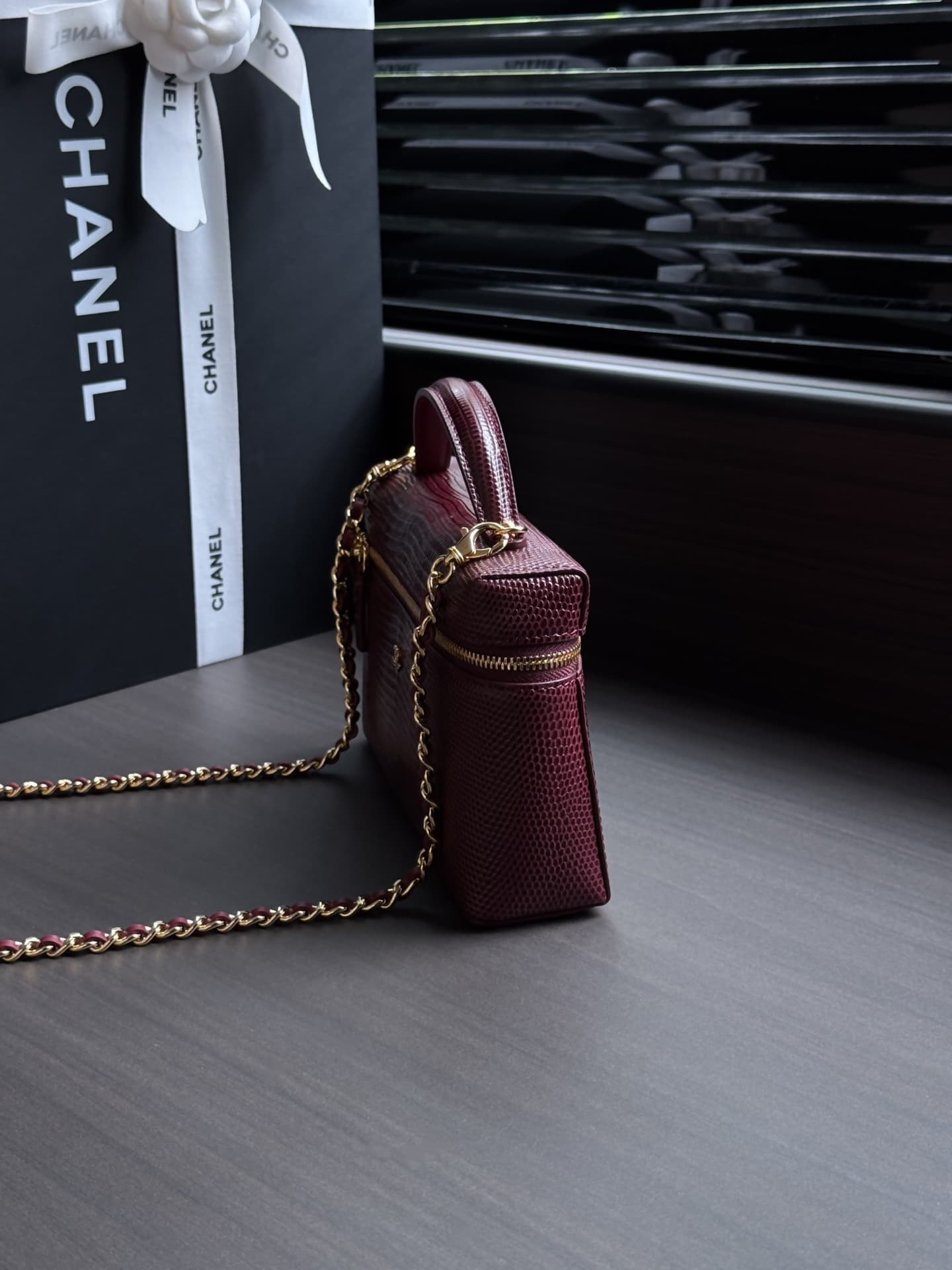 Chanel Small Vanity with chain Lizard Embossed Calfskin & Gold-Tone Metal Burgundy AS5195 A