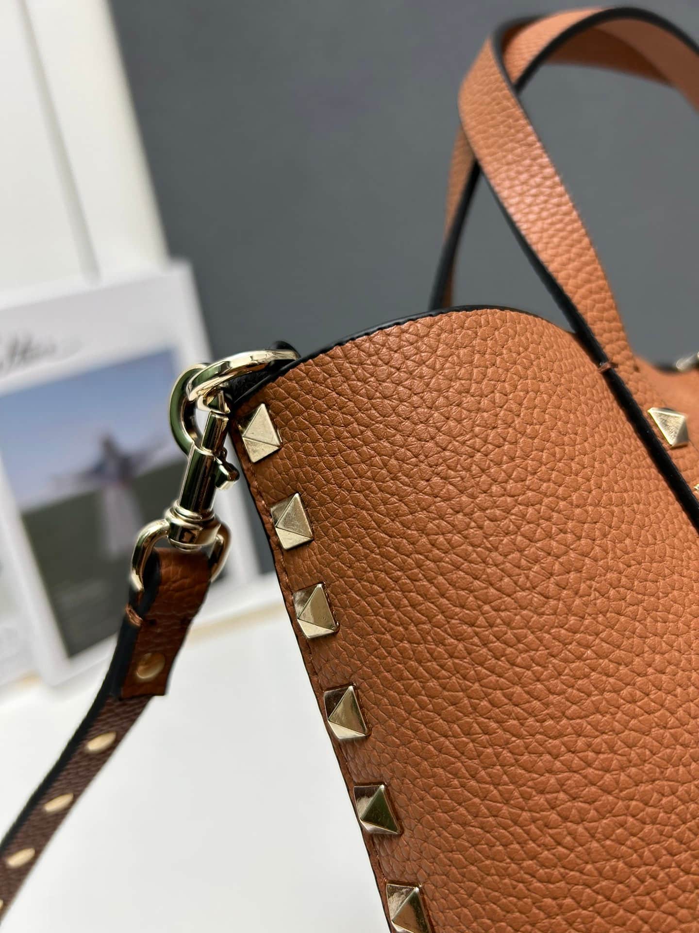 Valentino Garavani Rockstud Tote Bag in Caramel Mid