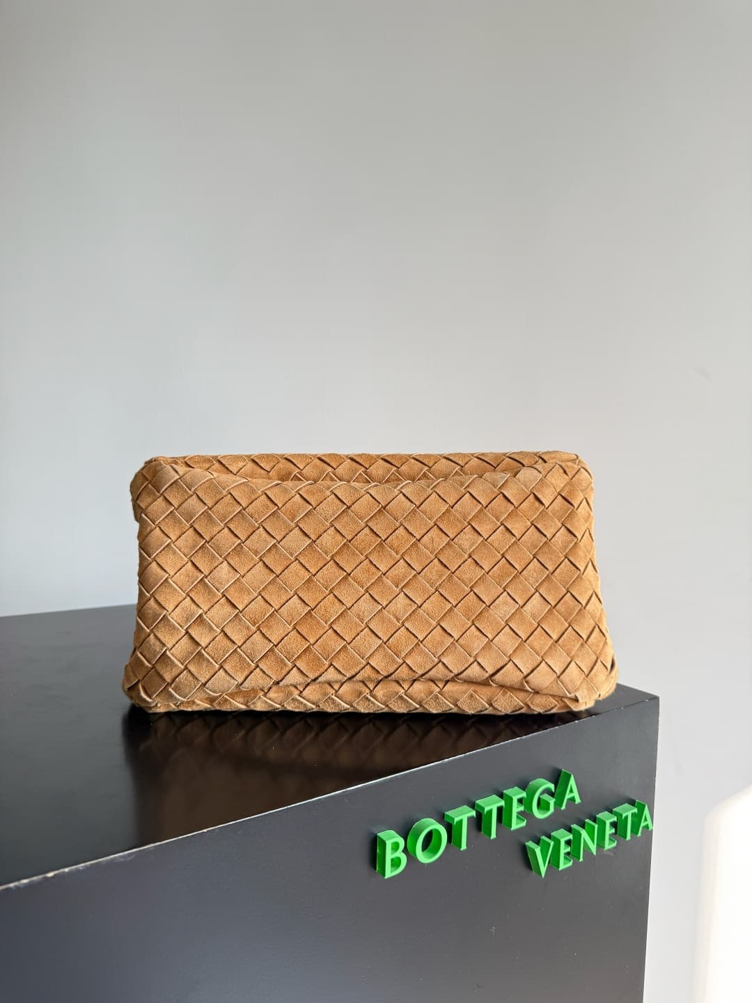Bottega Veneta Large Campana shoulder bag suede in Beige TOP