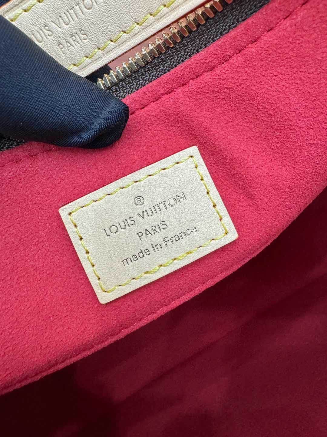Louis Vuitton Slouchy PM Monogram Coated canvas M11952 Top