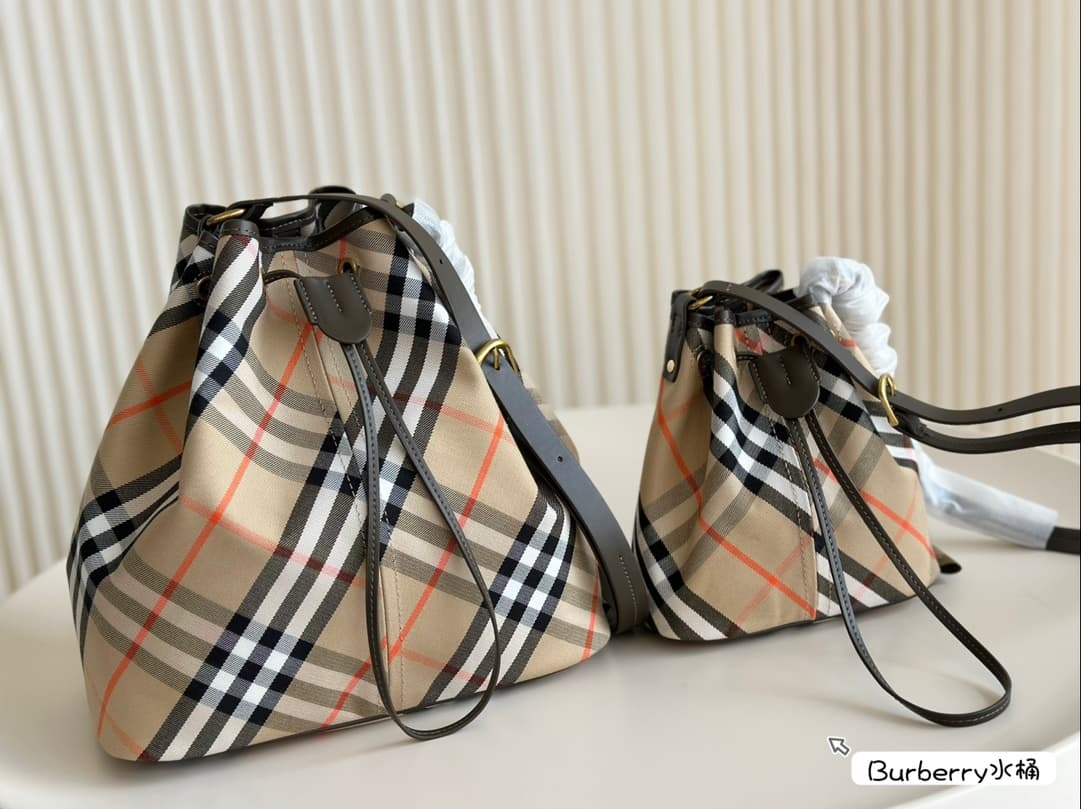 Burberry Check Bucket Bag Beige/Lichen