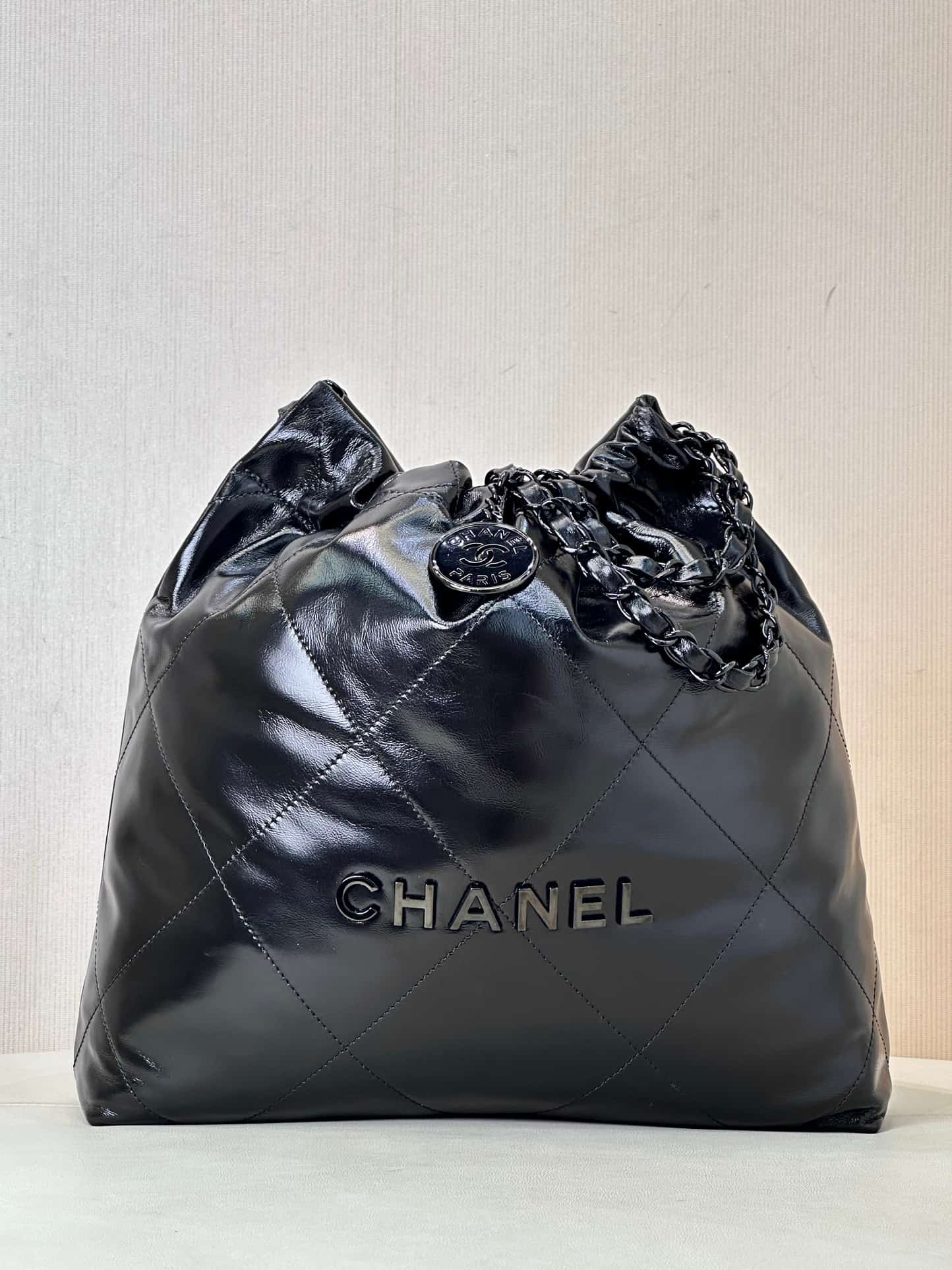 Chanel 22 Small handbag Shiny calfskin & Black-tone metal AS3260 Black TOP