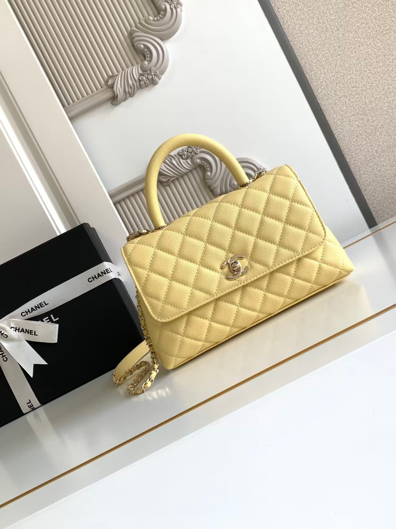 SMALL FLAP BAG WITH TOP HANDLE Grained Calfskin Yellow-binding Gold Metal High