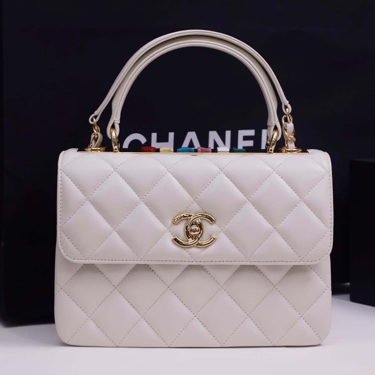 SMALL FLAP BAG WITH TOP HANDLE Lambskin Gold Metal White A
