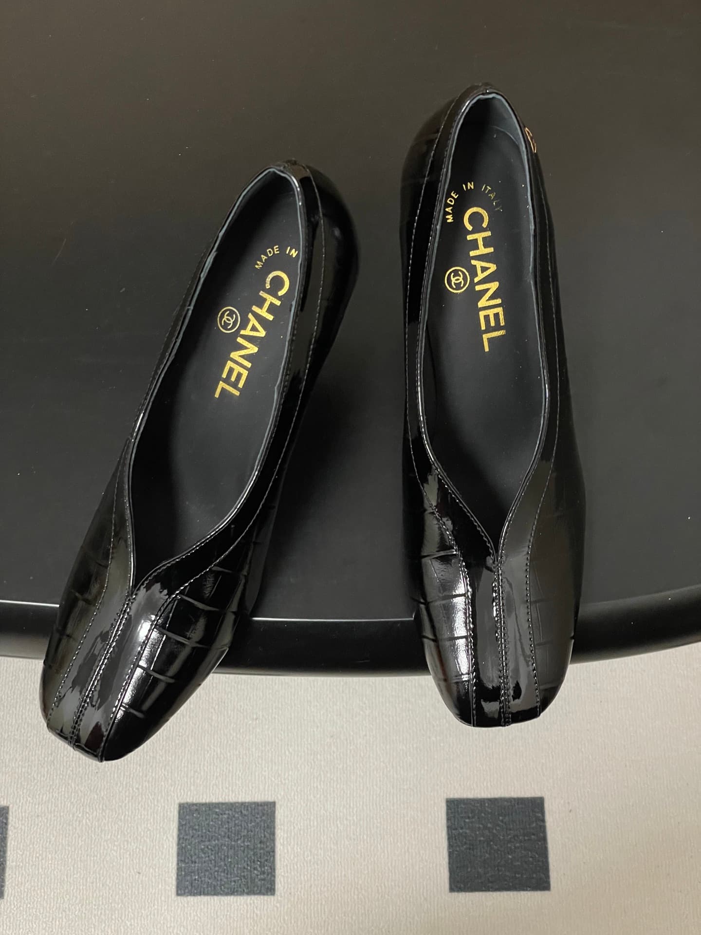 Chanel Noir Croc-Embossed Sculpted Pumps