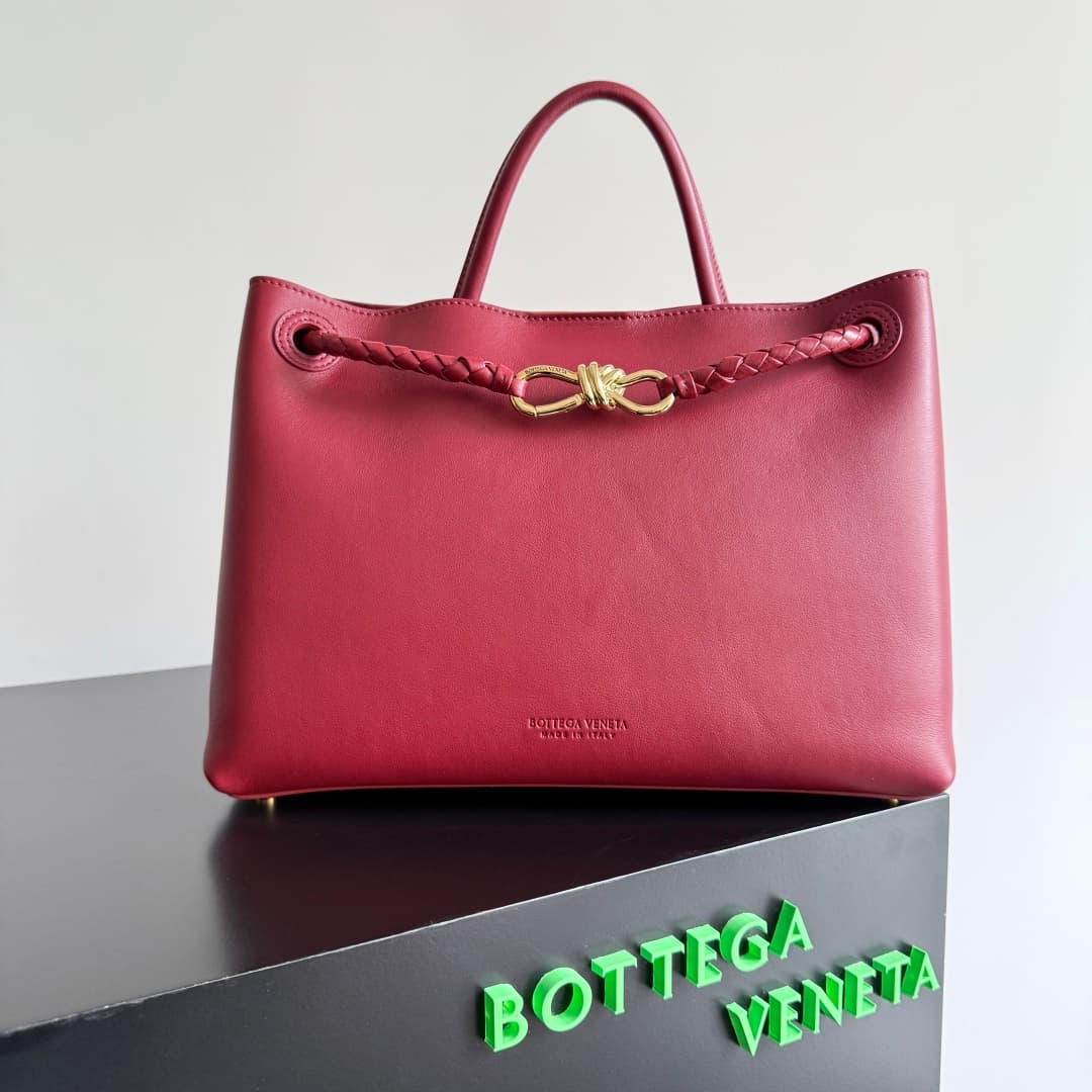 Bottega Veneta Andiamo tote bag in red calfskin leather TOP
