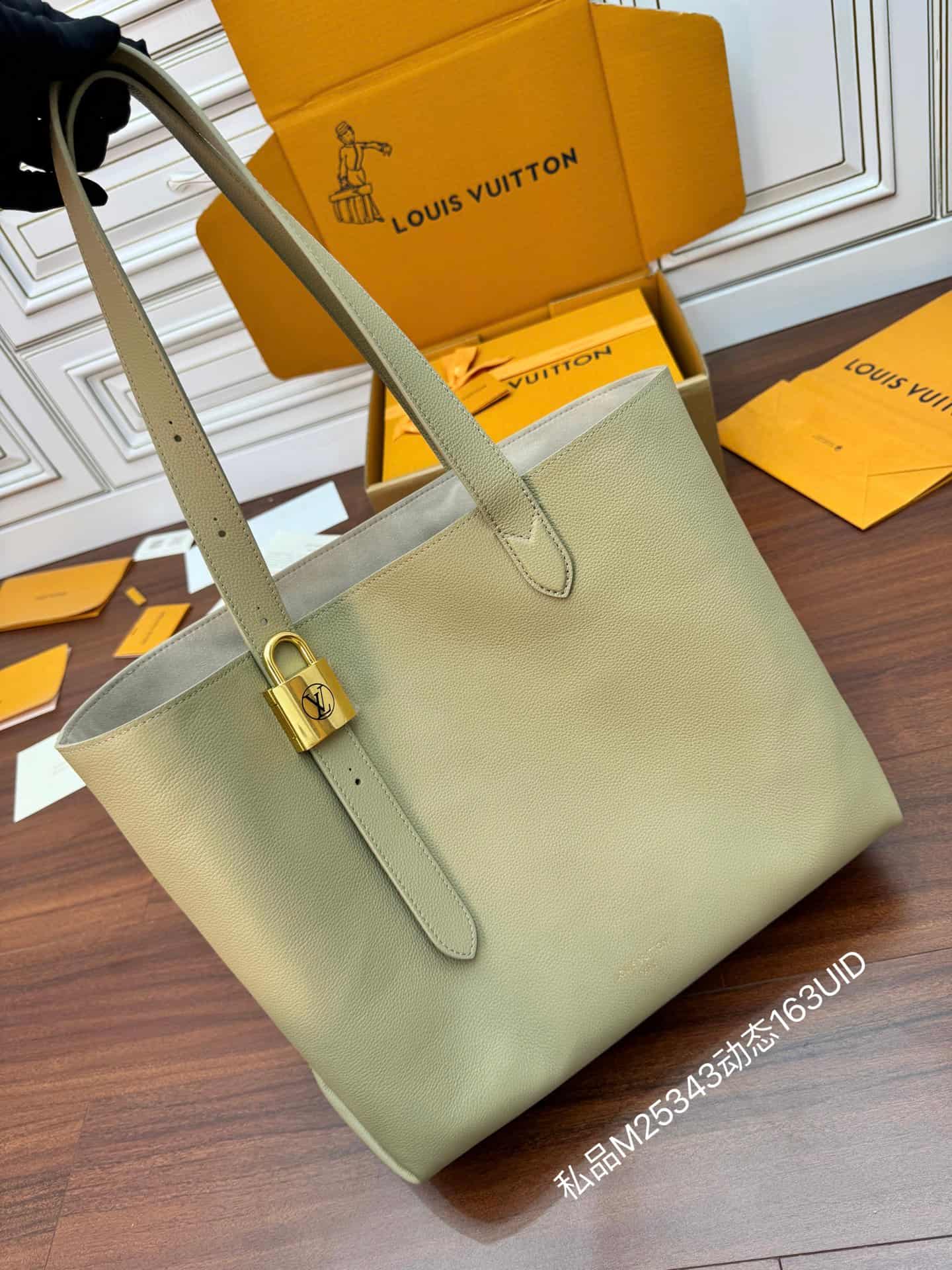 Louis Vuitton Low Key Cabas MM Clay Green Grained calfskin M25343 TOP
