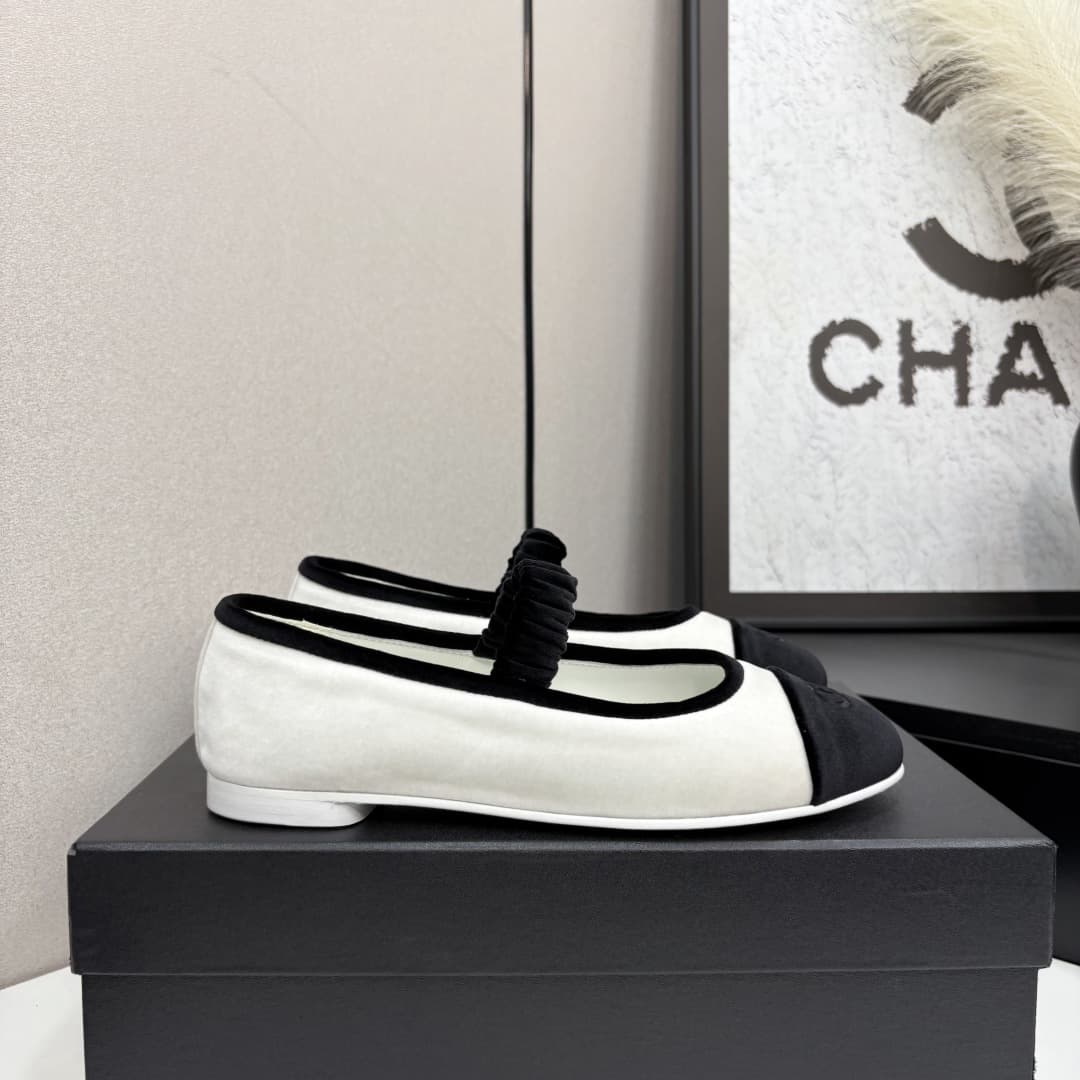 Chanel Lambskin Grosgrain Cap Toe CC Ballerina Flats Shoes Women