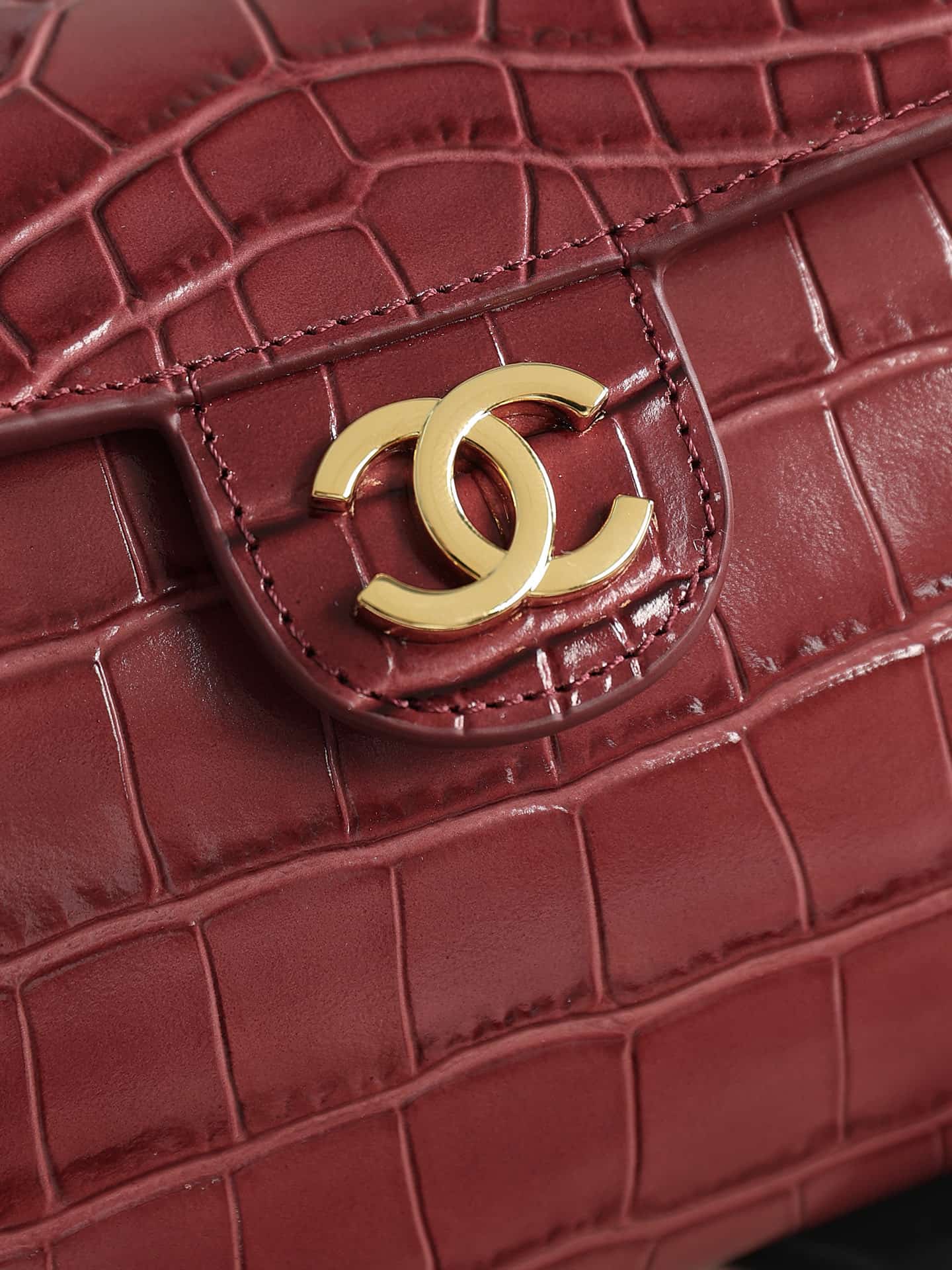 Chanel Clutch with chain Crocodile Embossed Calfskin & Gold-Tone Metal AP5294 Burgundy High