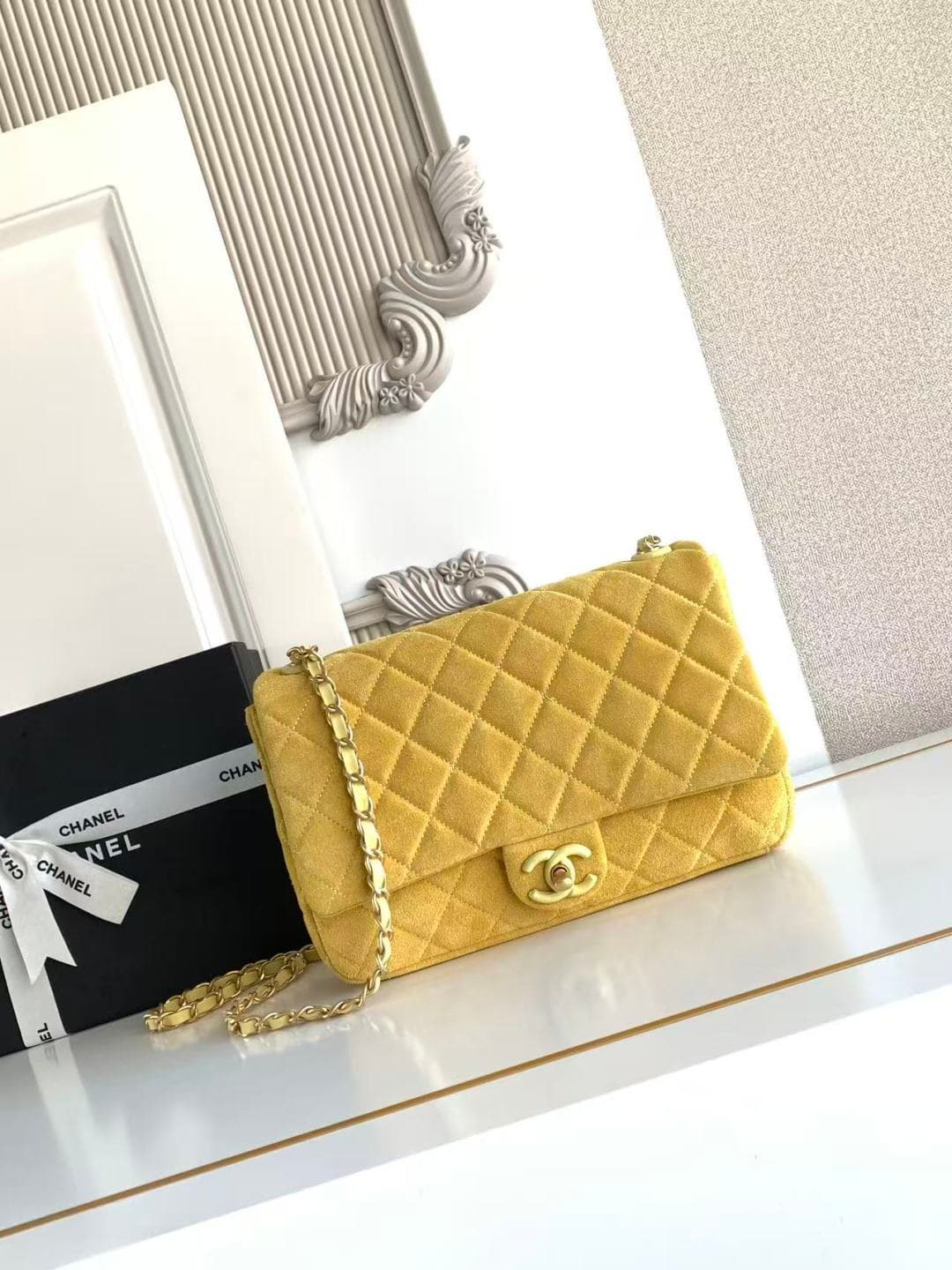 Chanel Classic Flap bag in Yellow Suede & Gold-Tone Metal AS5987 A