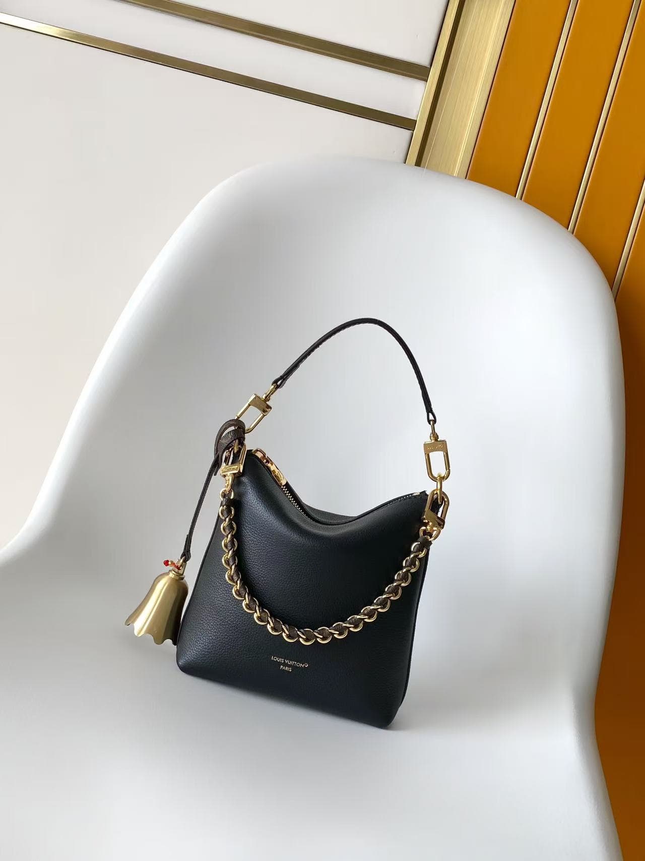 Louis Vuitton Multipass Mini handbag Black Leather M29010 High