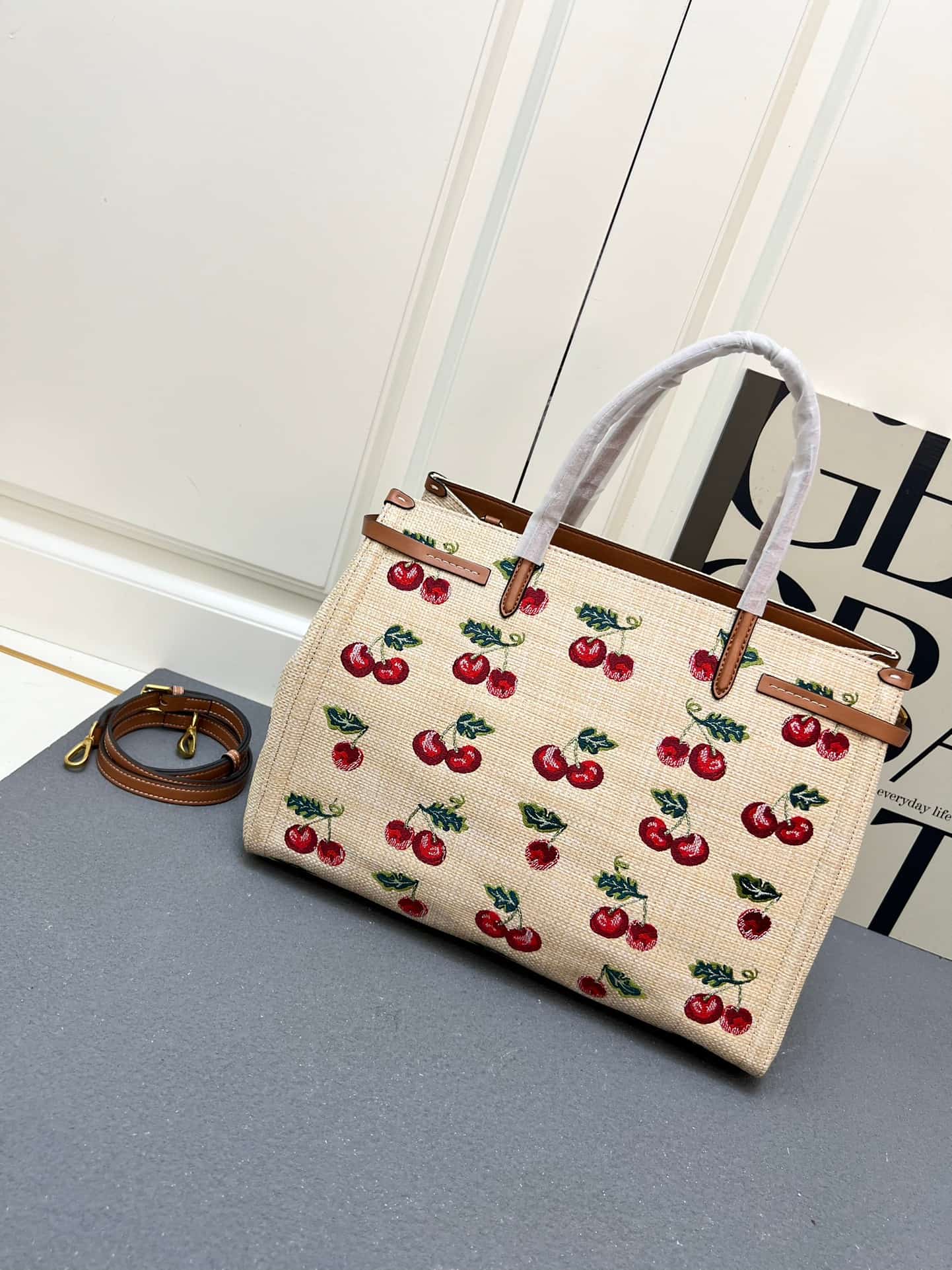 Valentino Garavani Antibes Shopping Bag in Cherryfic Motif  Raffia Mid