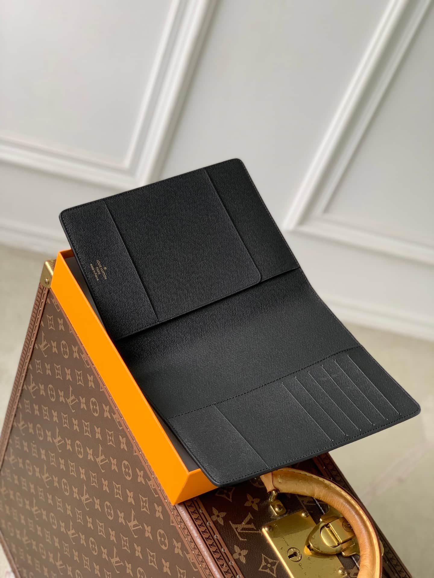 Louis Vuitton Desk Agenda Cover Monogram canvas, cross grain leather lining R20100 High