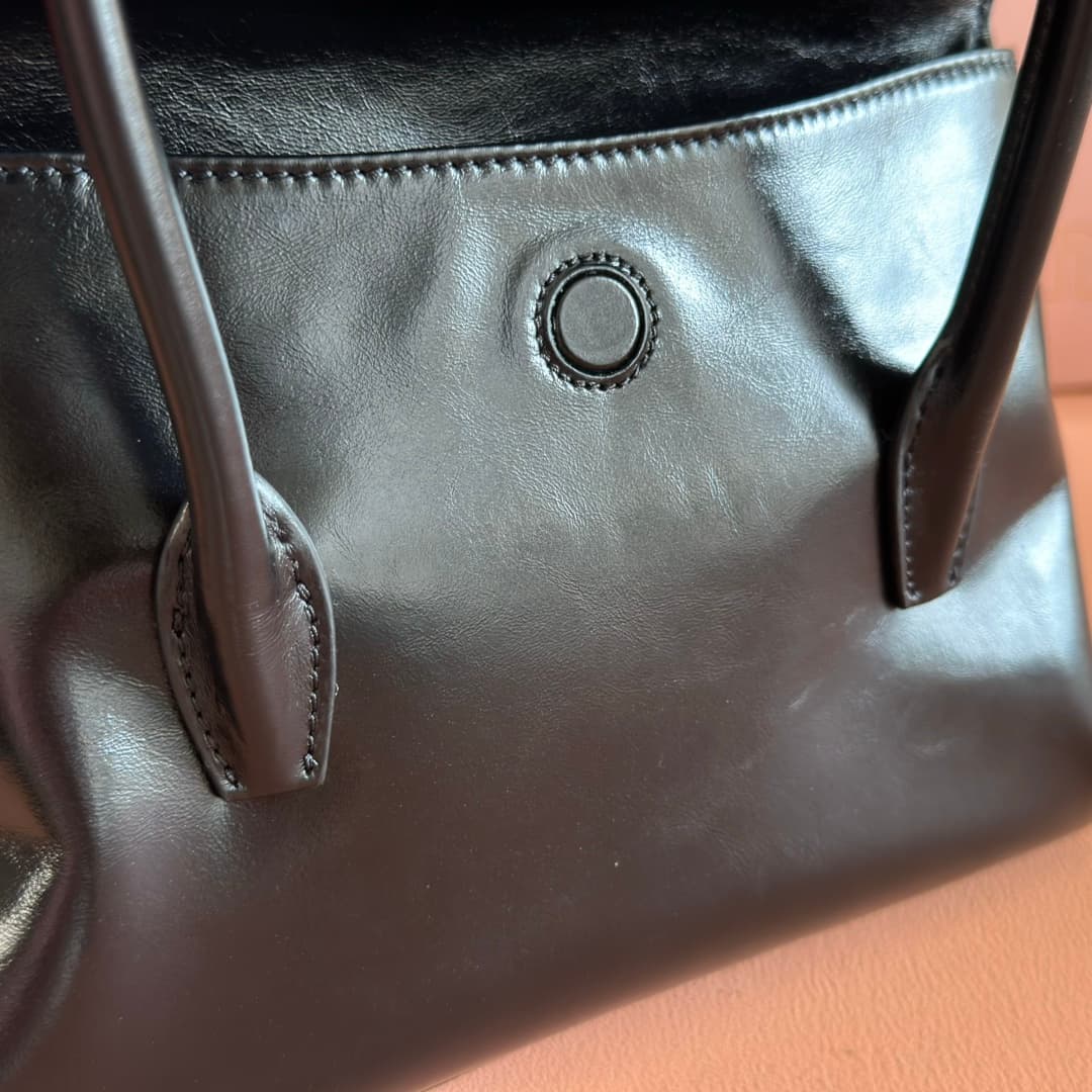 Miu Miu Solitaire shiny Calfskin leather bag Black 5BA301 High