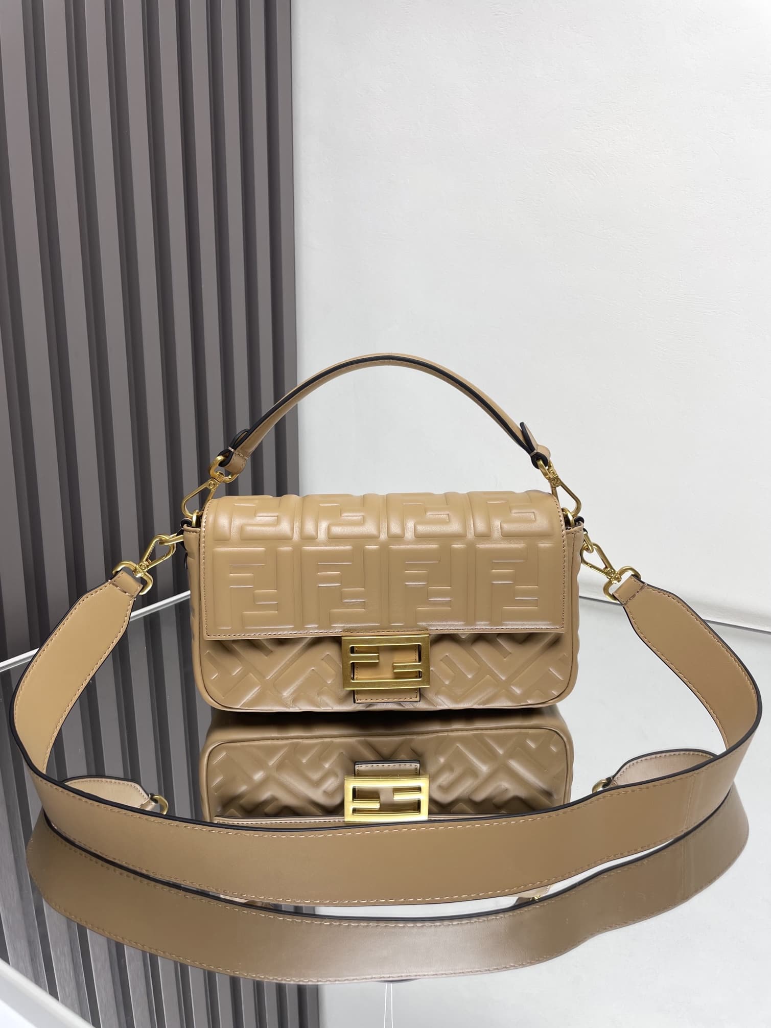 BAGUETTE leather bag Beige High