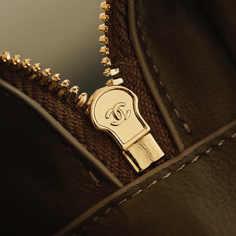 Chanel Small Vanity with chain Lizard Embossed Calfskin & Gold-Tone Metal Dark Khaki AS5195 A