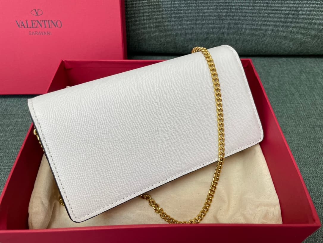Valentino Garavani VLogo signature wallet on chain bag Grainy Calfskin Whtie High