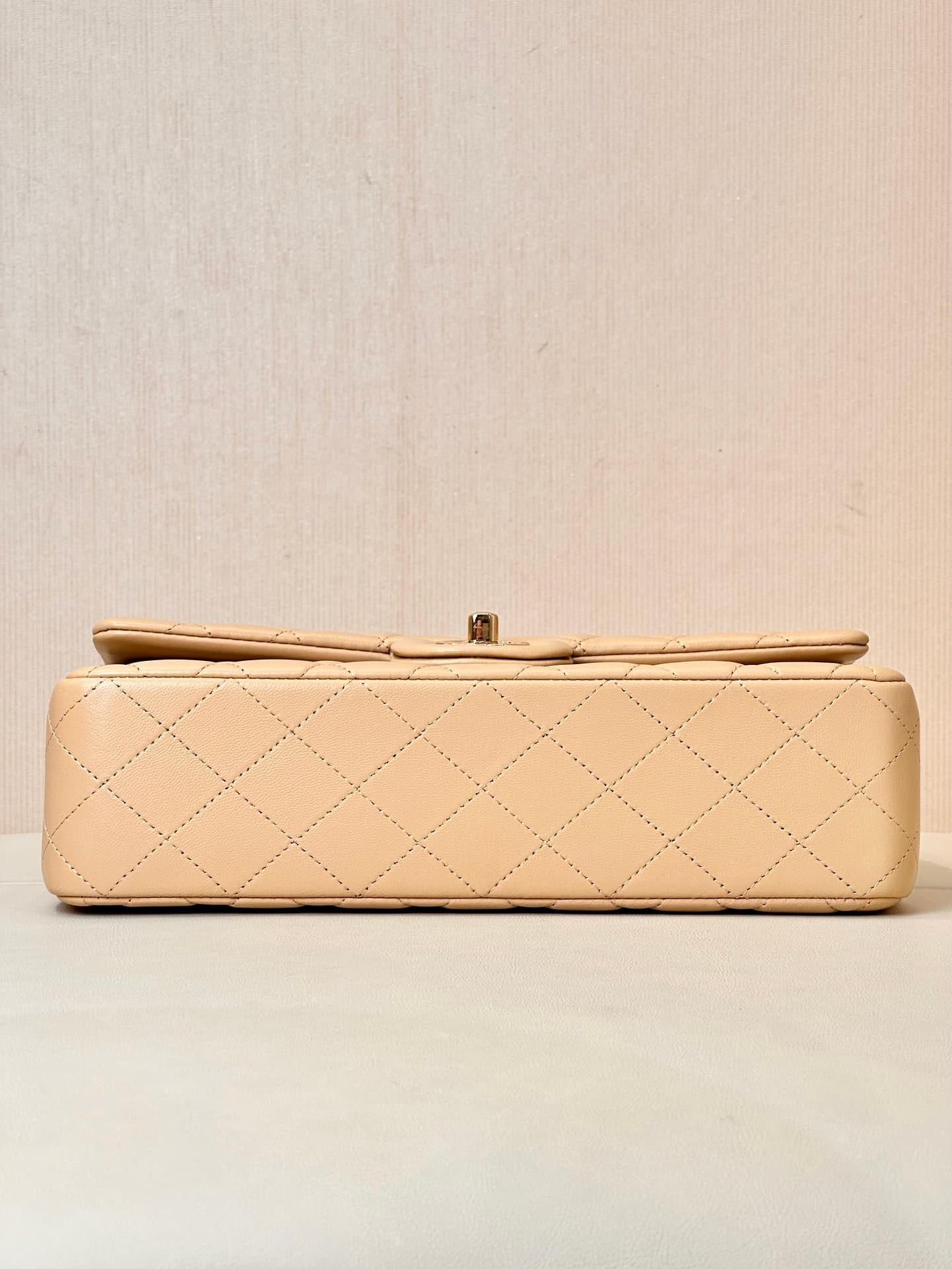 Chanel Medium CLASSIC HANDBAG Lambskin Gold-Tone Metal Nude TOP