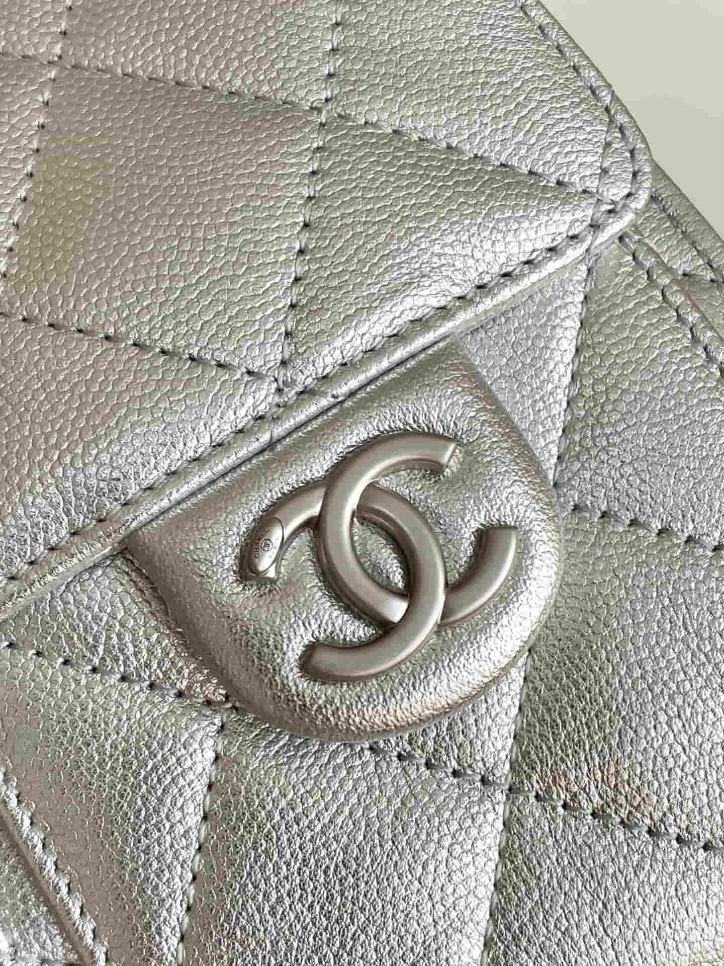 Chanel 25 Mini Hobo handbag AS5631 Grained calfskin & Silver-tone metal Silver A