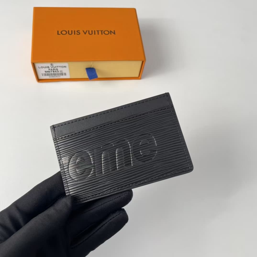 Louis Vuitton x Supreme Card Holder Epi Leather Black High