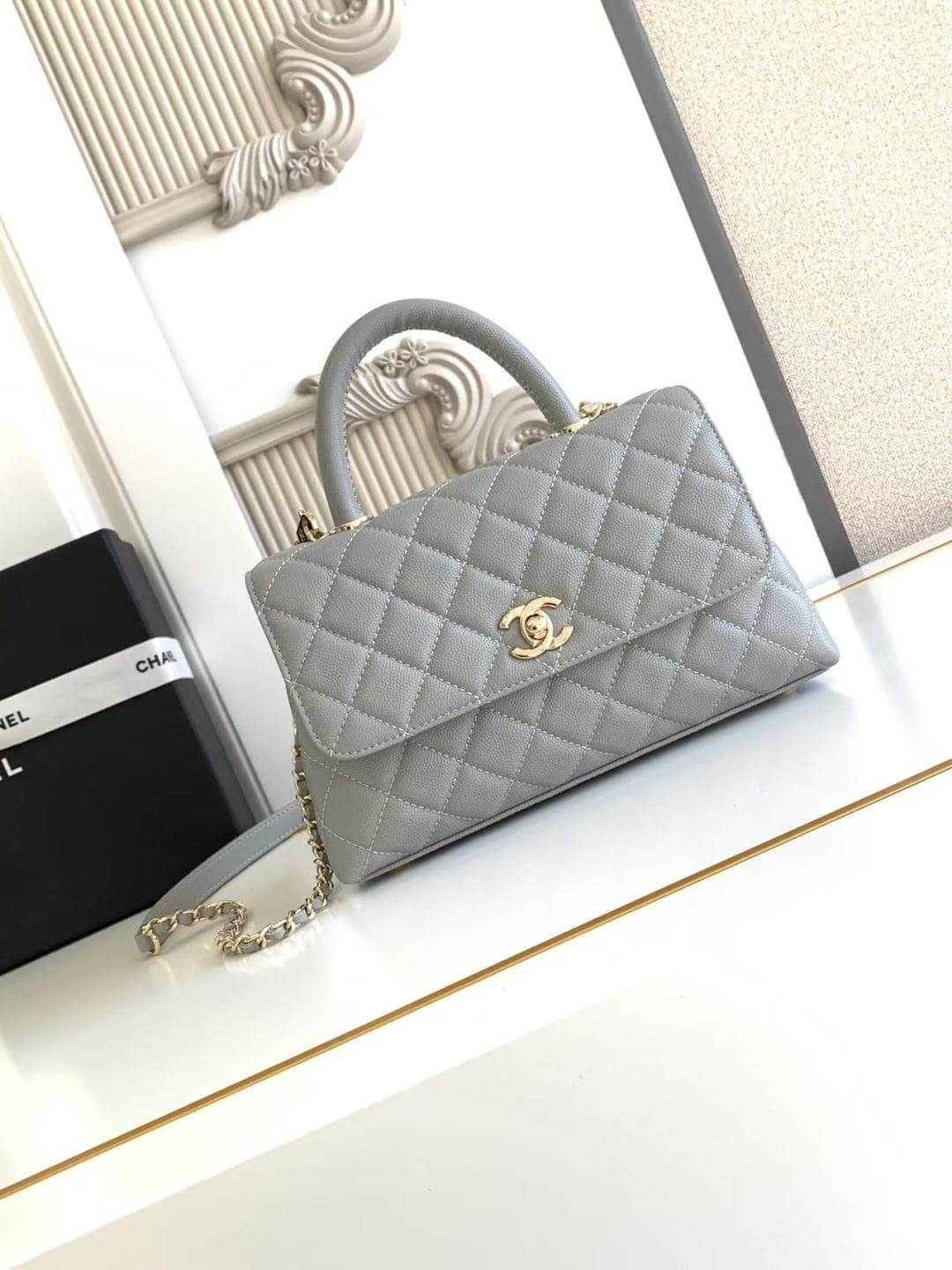 FLAP BAG WITH TOP HANDLE Grained Calfskin & Gold-Tone Metal A92990 Light-Grey Binding A