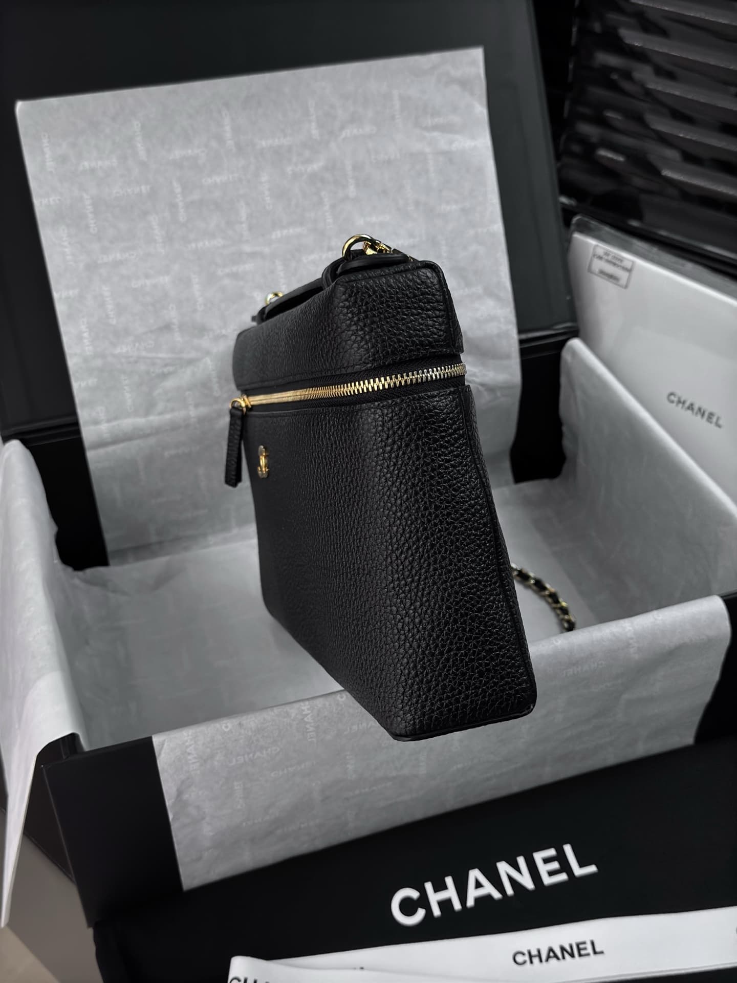 Chanel Vanity with chain Grained Calfskin & Gold-Tone Metal Black AS6473 A