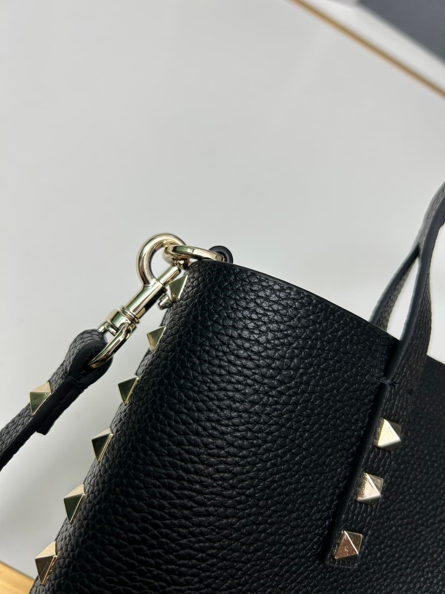 Valentino Garavani Rockstud Tote Bag in Black Mid