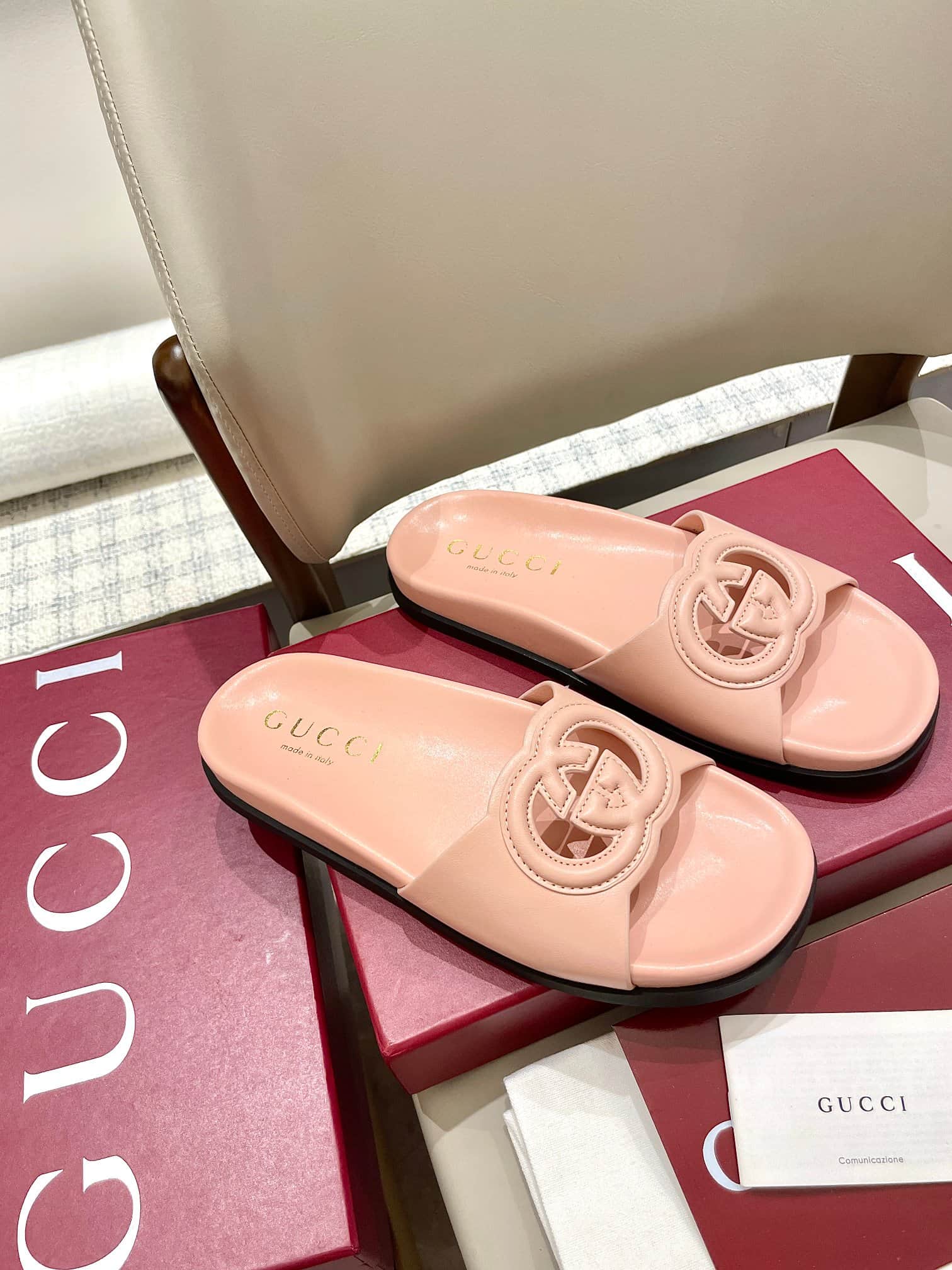 Gucci Women's Interlocking G slide sandal Shoes Women