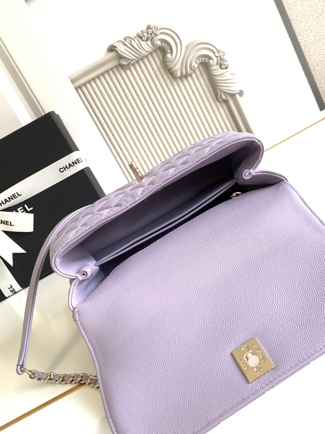 FLAP BAG WITH TOP HANDLE Grained Calfskin & Gold-Tone Metal A92990 Lilac Binding A
