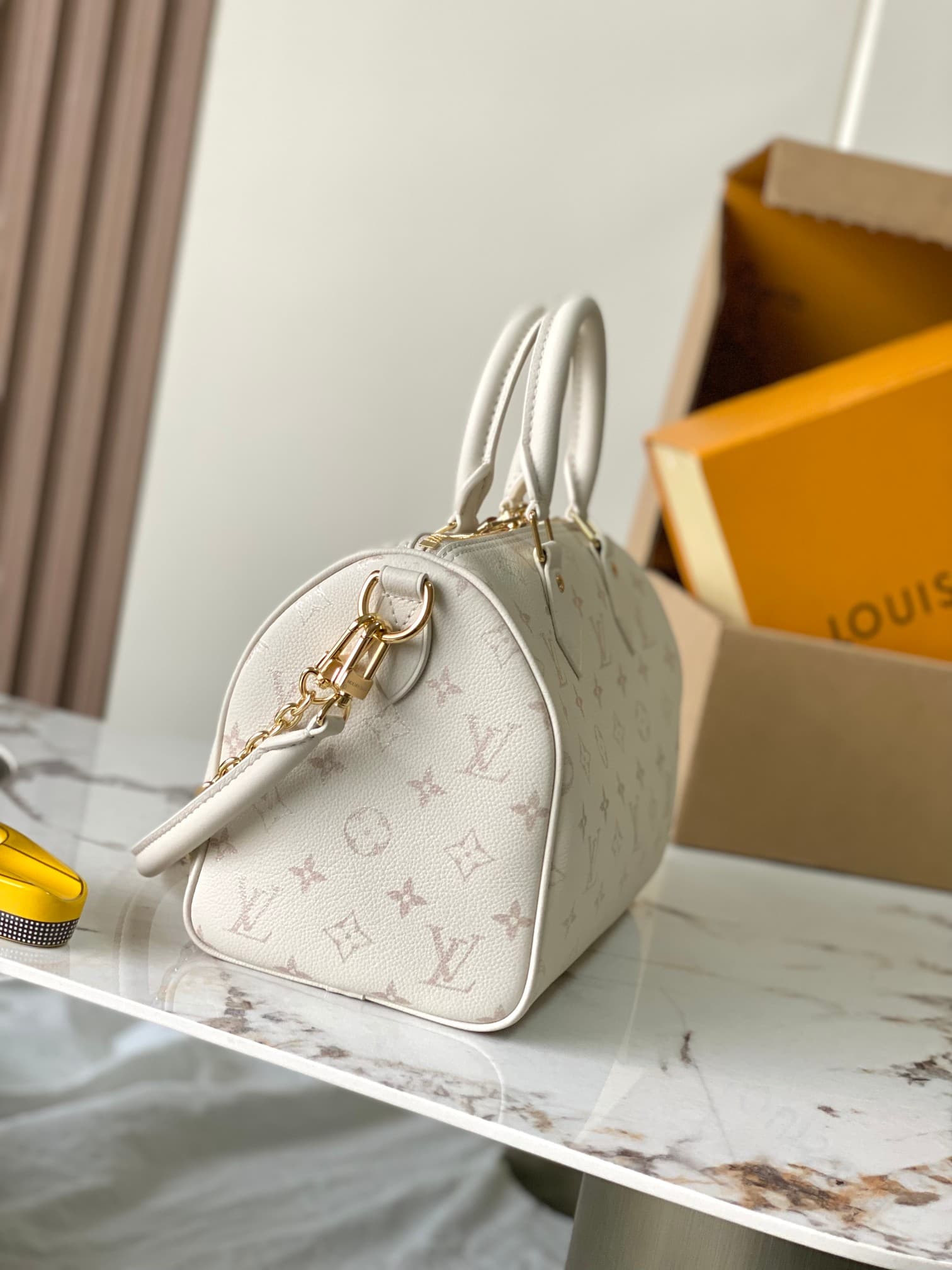Louis Vuitton Speedy Bandoulière 25 Cream Calf leather M26690 TOP