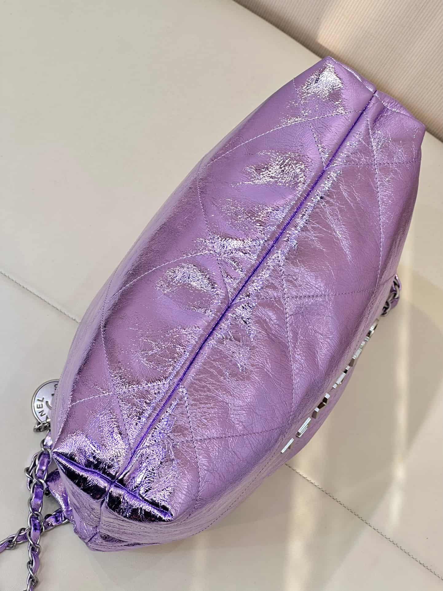 Chanel 22 Small handbag Metallic Calfskin & silver-tone metal AS3260 lilac TOP