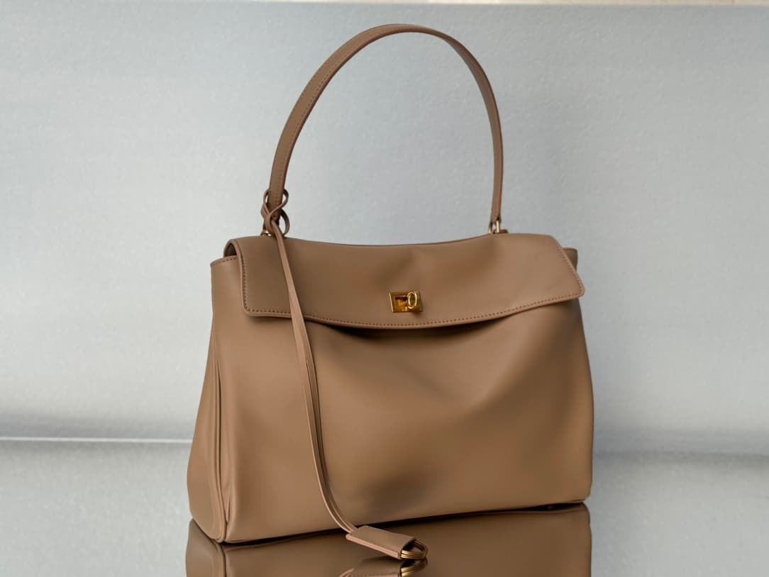 Balenciaga Rodeo Medium Bag in Latte Leather With Gold-Tone Metal TOP