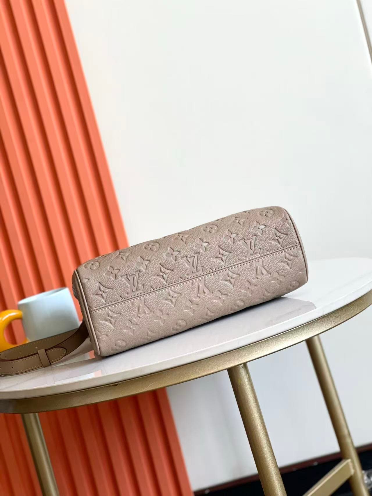 Louis Vuitton Avenue PM Cowhide leather M15231 Smoke High