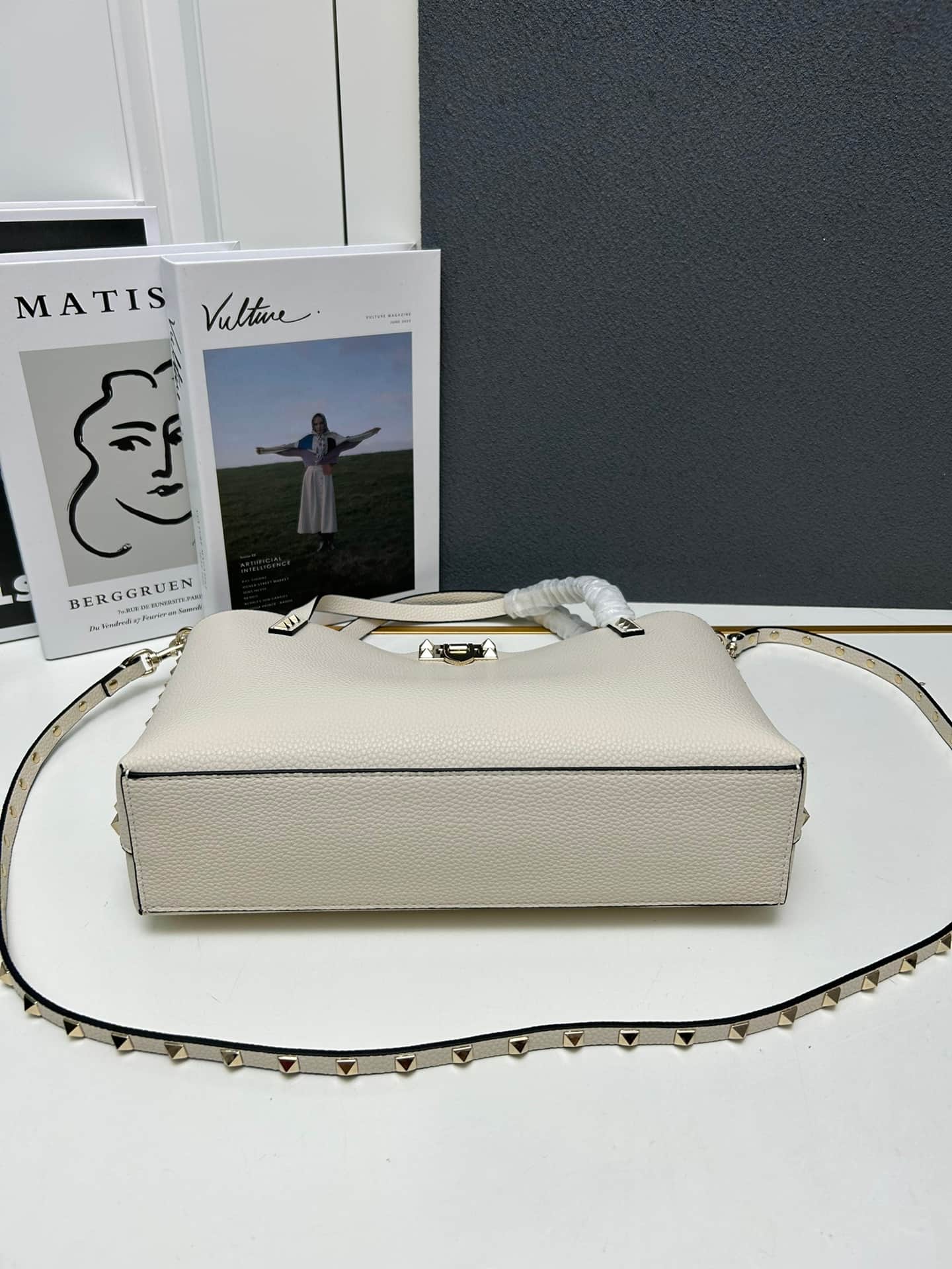 Valentino Garavani Rockstud Tote Bag in White Mid
