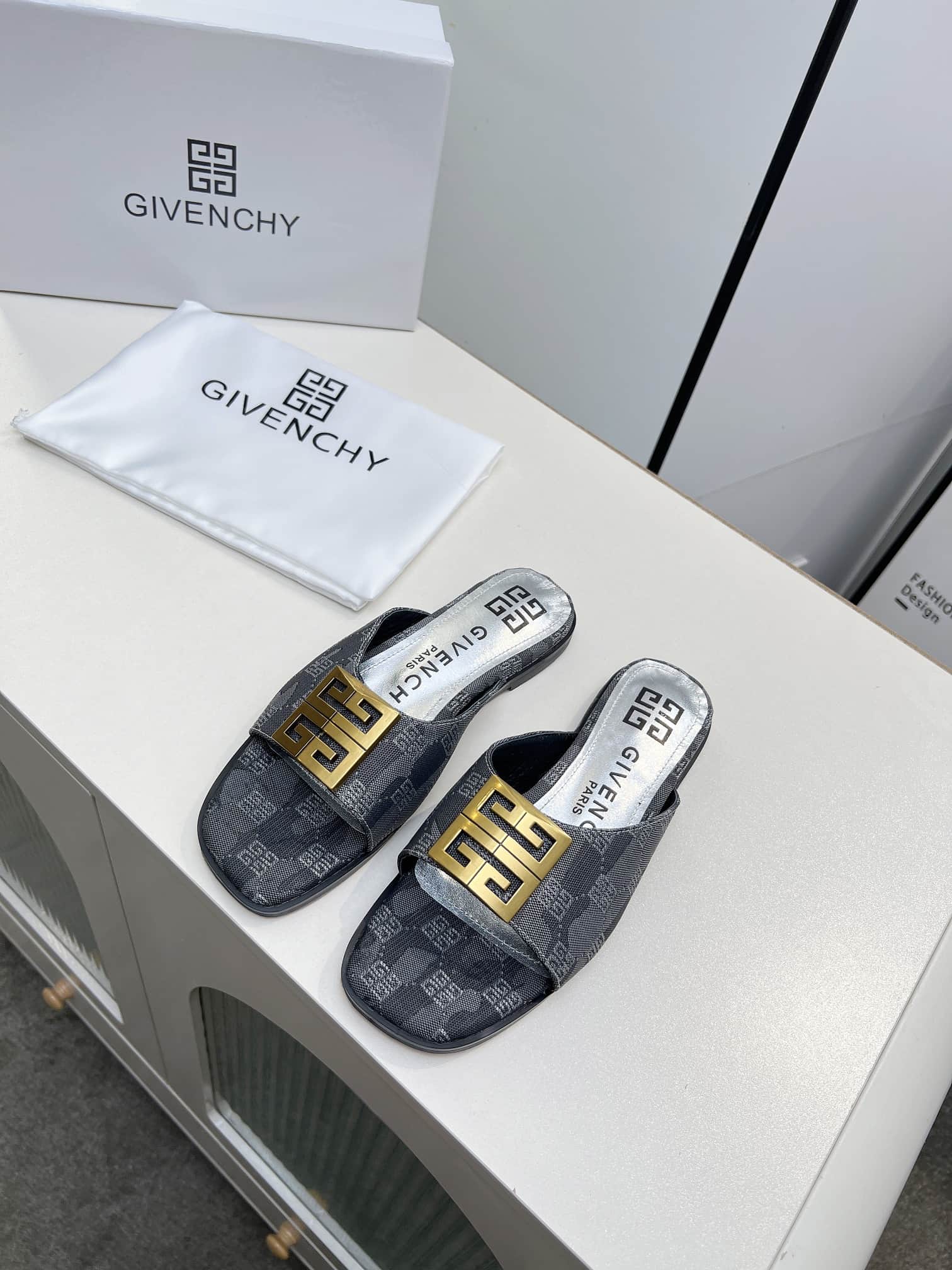 Givenchy 4G flat mules Shoes Women
