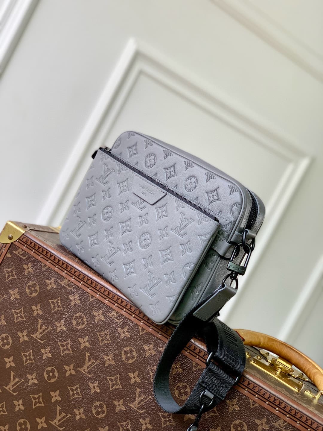 Louis Vuitton Trio Messenger Anthracite Gray Monogram Shadow calfskin leather M27185 High
