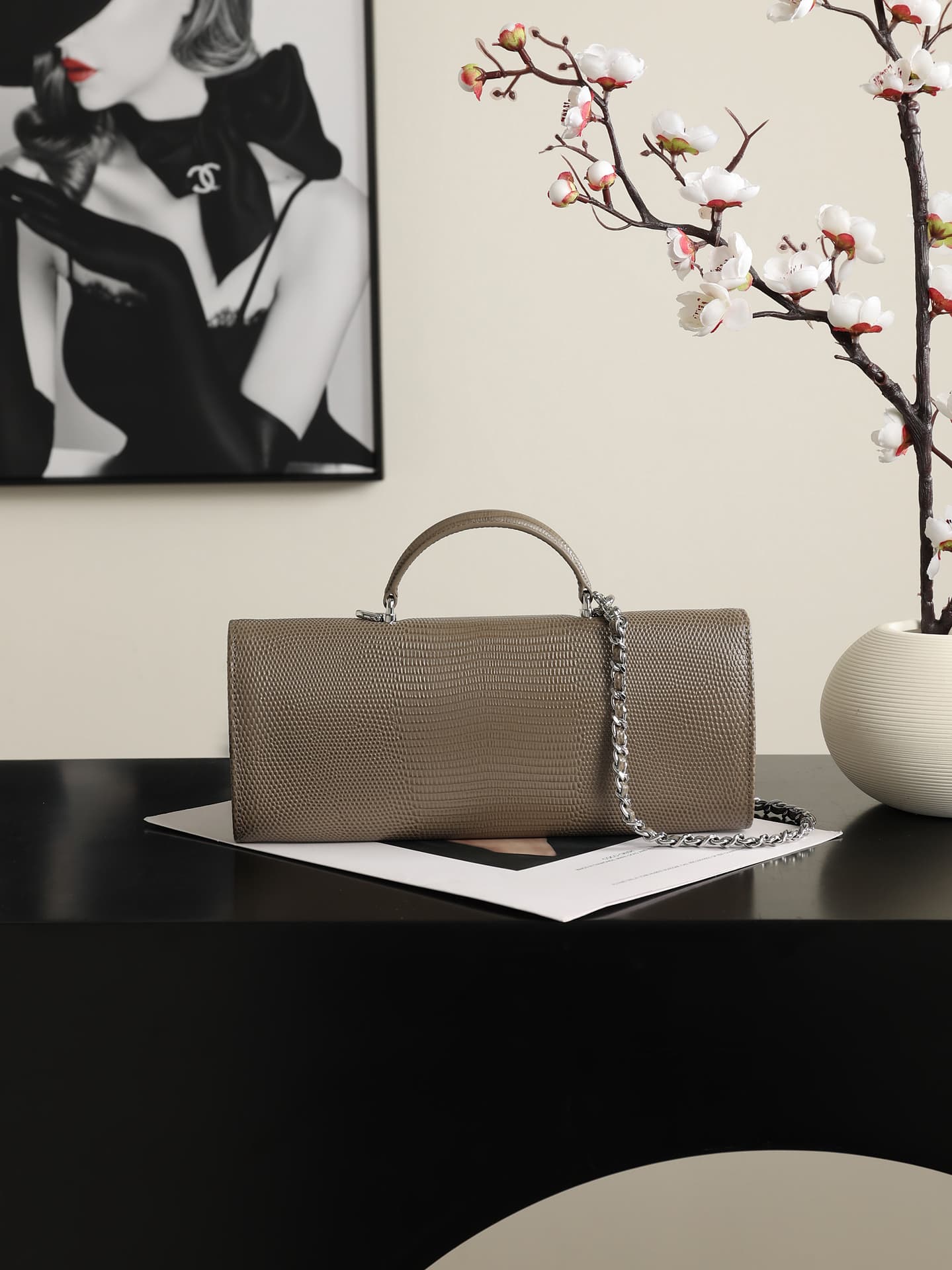 Chanel Clutch with chain Lizard Embossed Calfskin & Silver-Tone Metal Khaki AP5280 A
