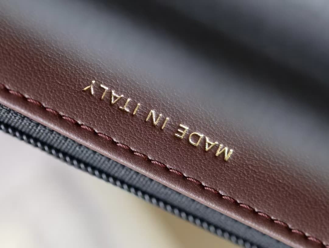 Classic Wallet on Chain AP0250 Grained Calfskin Black Gold Metal TOP