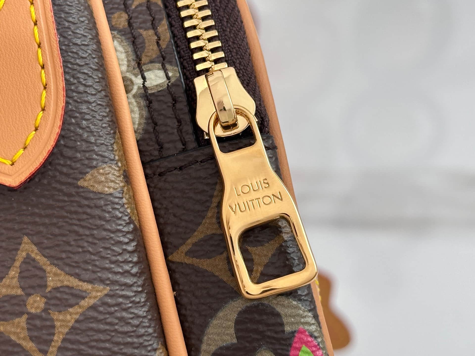 Louis Vuitton Nil Monogram canvas Messenger Bag M27853 High