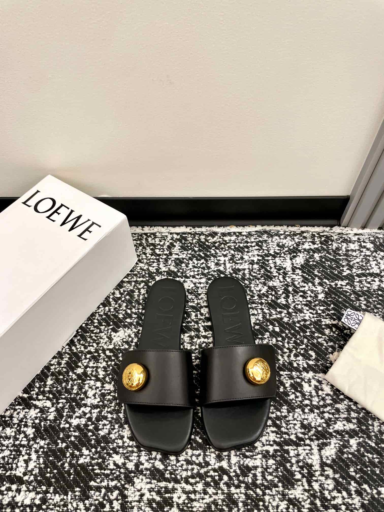 LOEWE Pebble Sandal shoes Women
