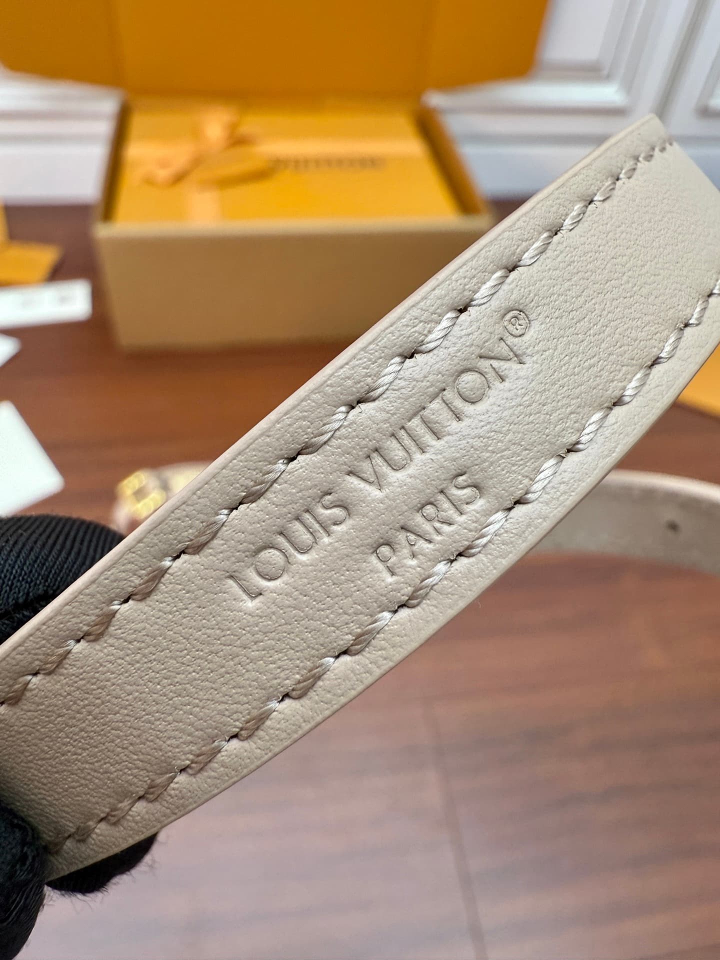 Louis Vuitton Pochette LV Bloom M25784 Calfskin leather Sand TOP