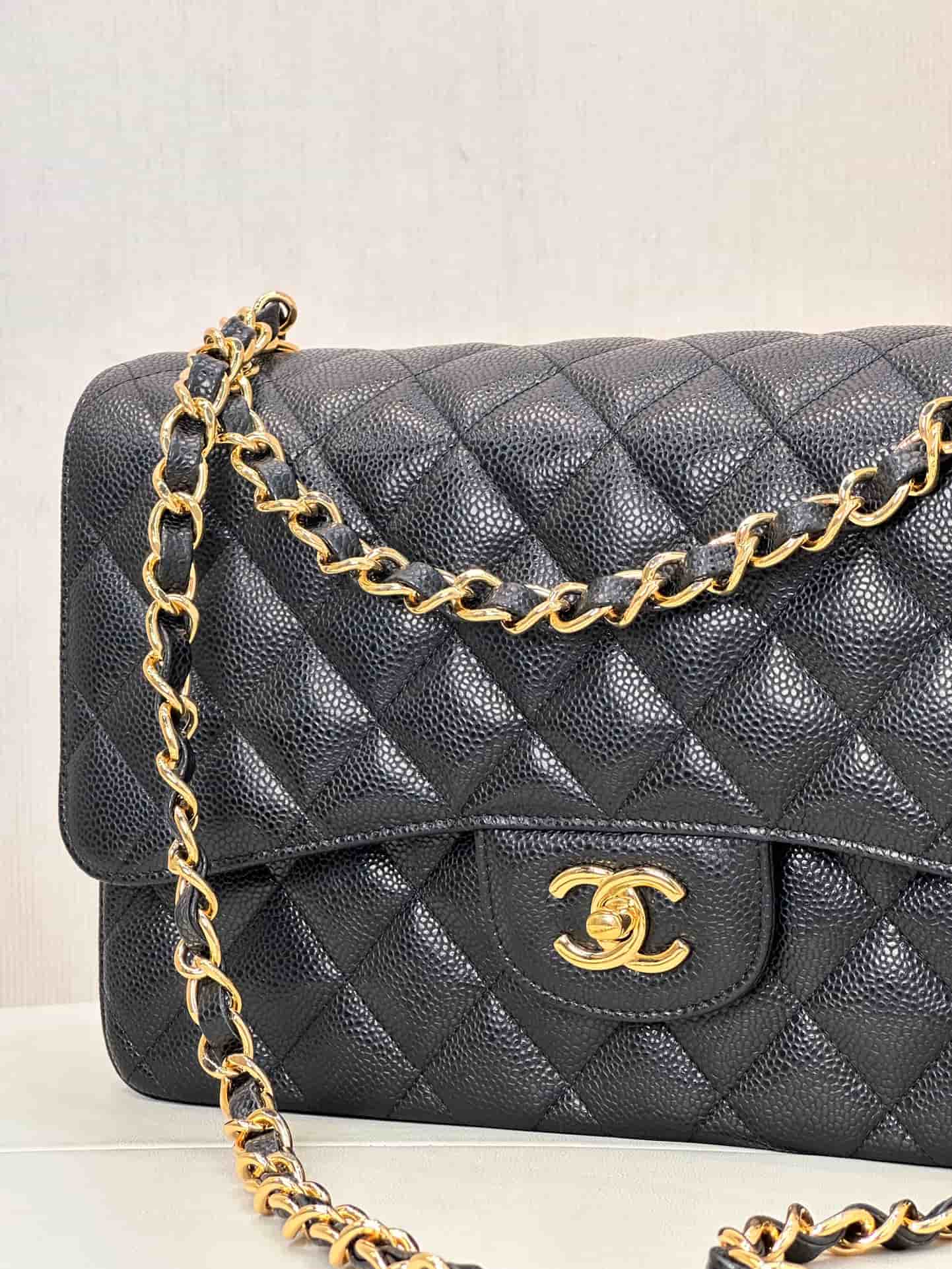 Chanel Large CLASSIC HANDBAG Grained Calfskin Black Gold Metal TOP