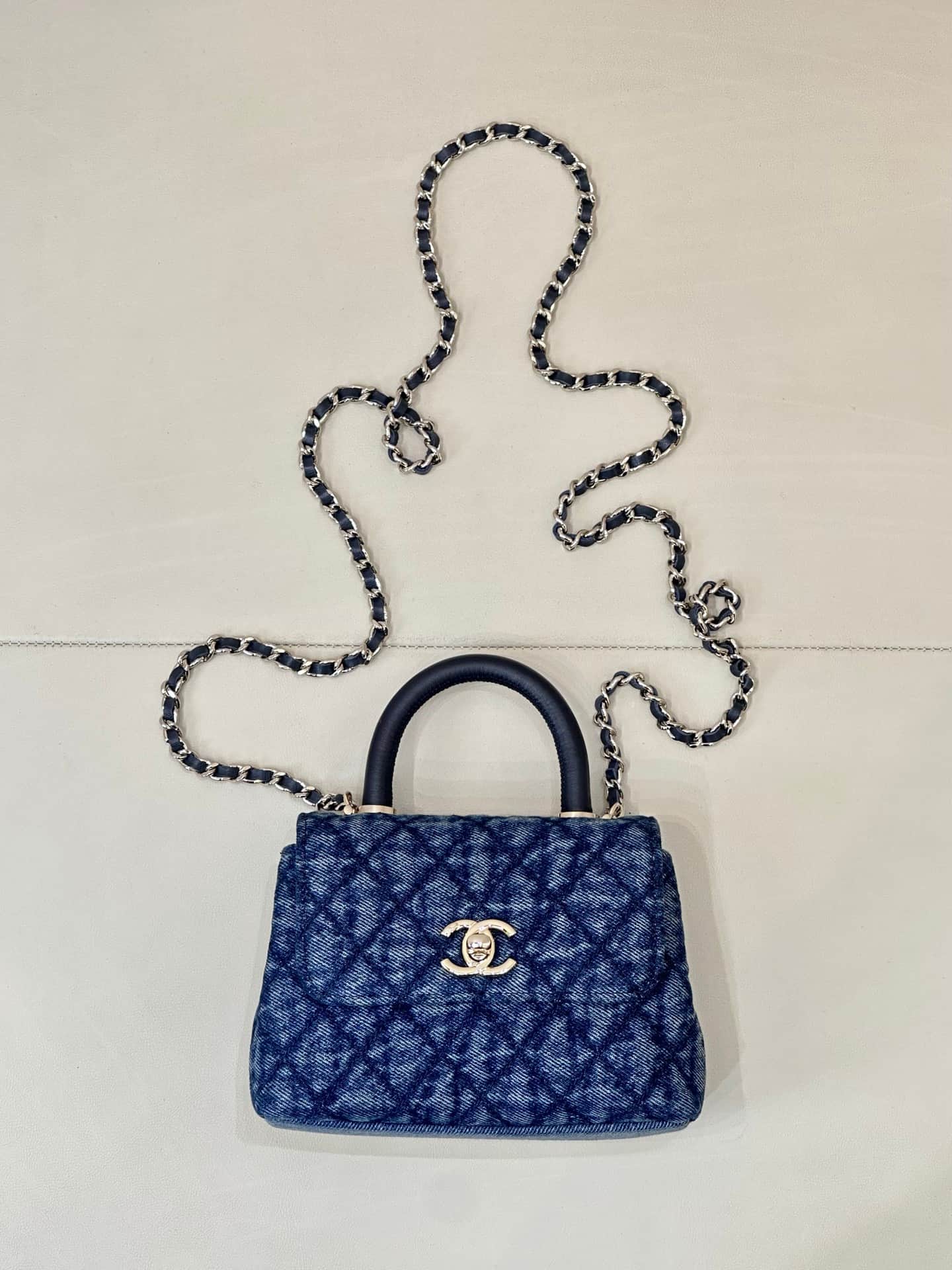 Chanel Clutch with chain Washed Denim, Calfskin & Gold-Tone Metal Blue AP4244 TOP