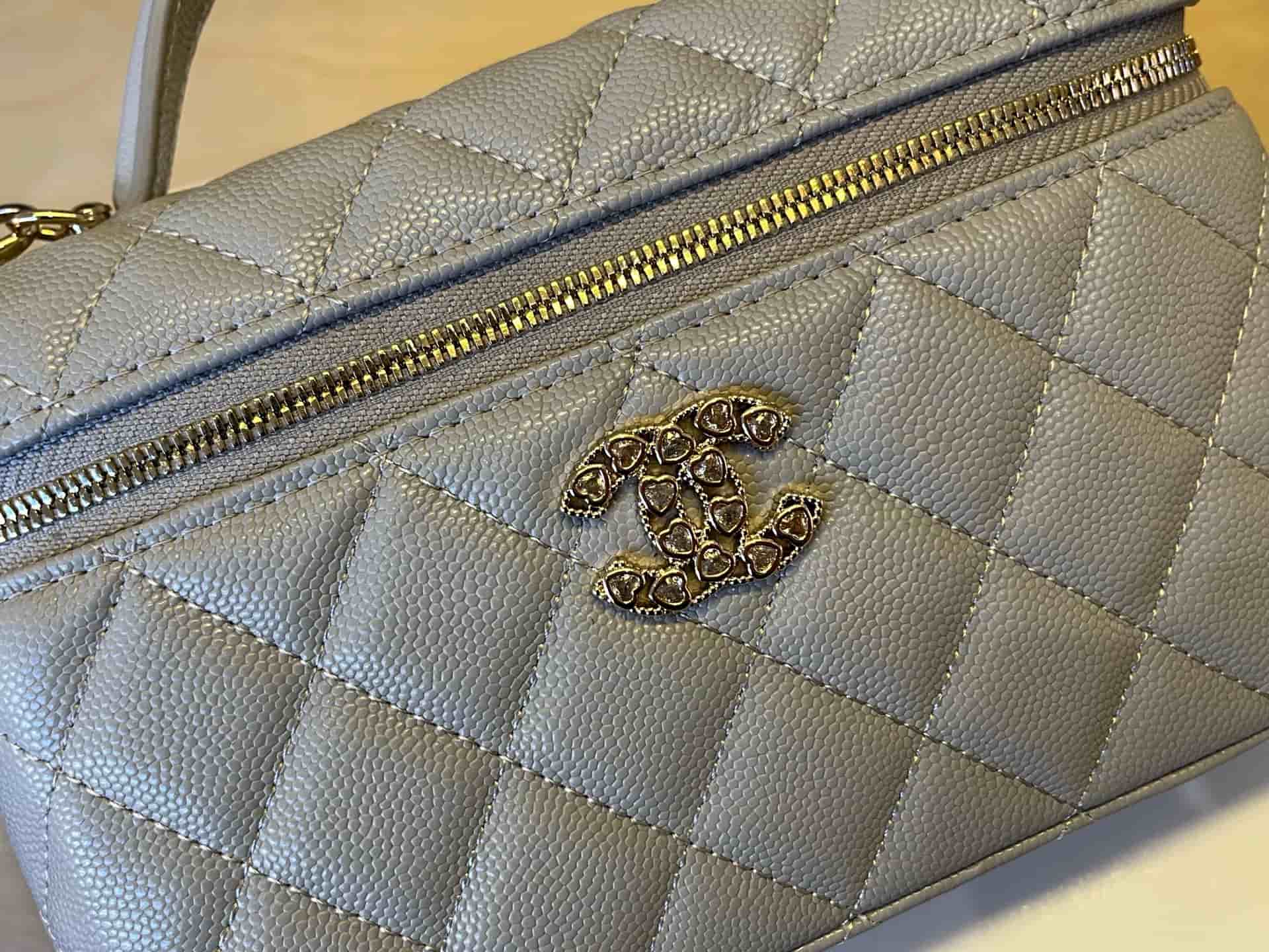 Chanel Vanity with Chain Grained Shiny Calfskin & Gold-Tone Grey A96140 A