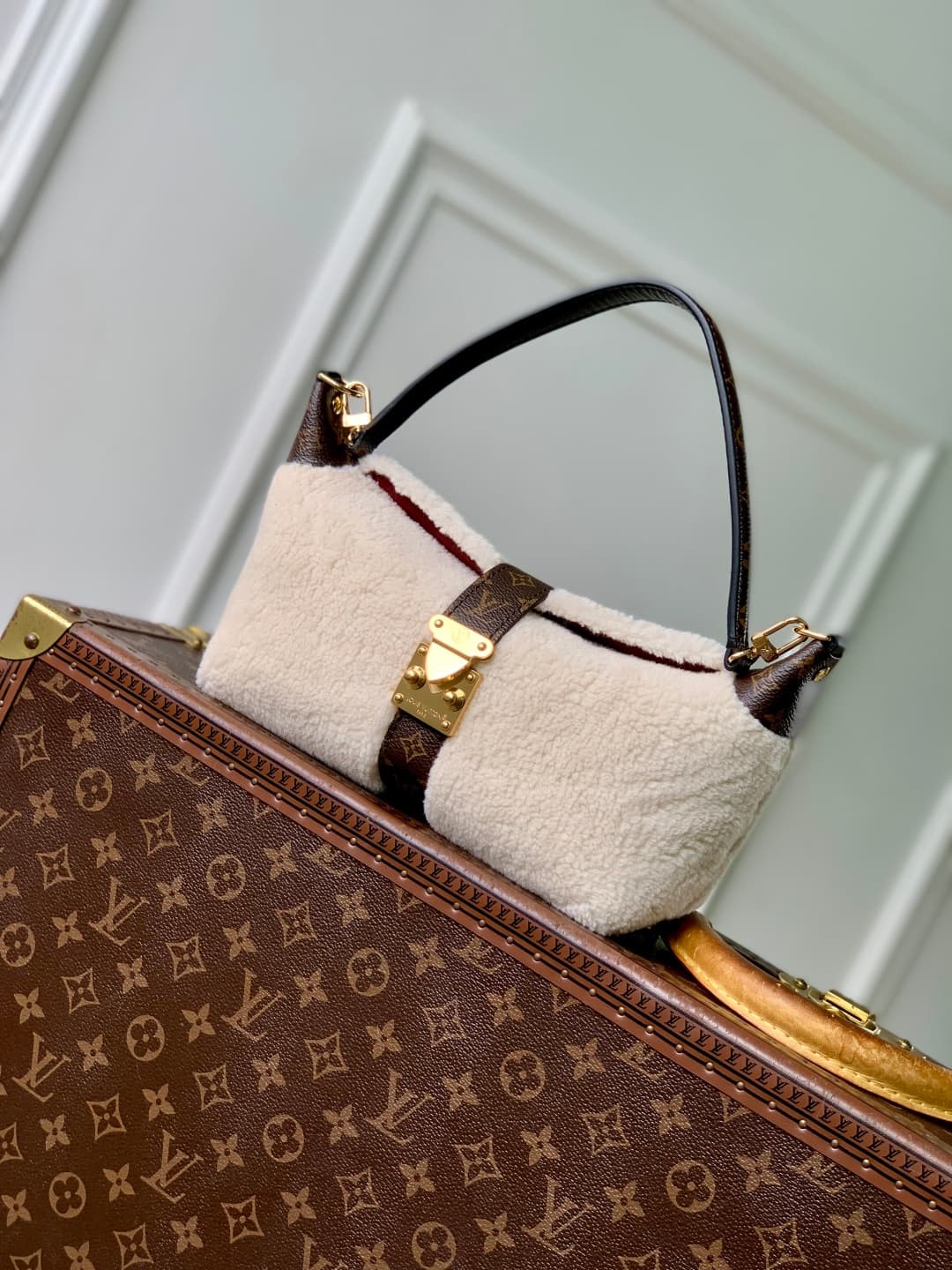 Louis Vuitton Pochette Mia shearling M26245 cream high