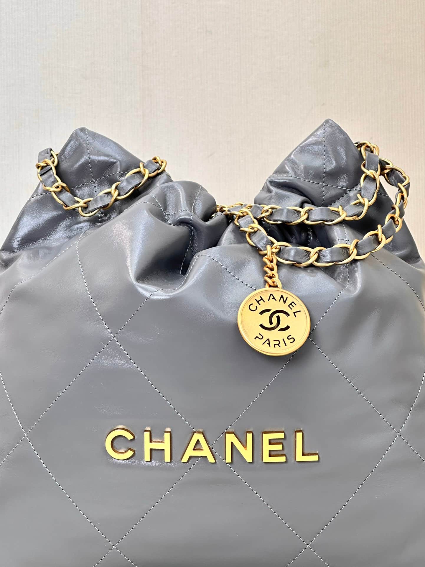 Chanel 22 Small handbag Shiny calfskin & Gold-tone metal AS3260 Grey TOP